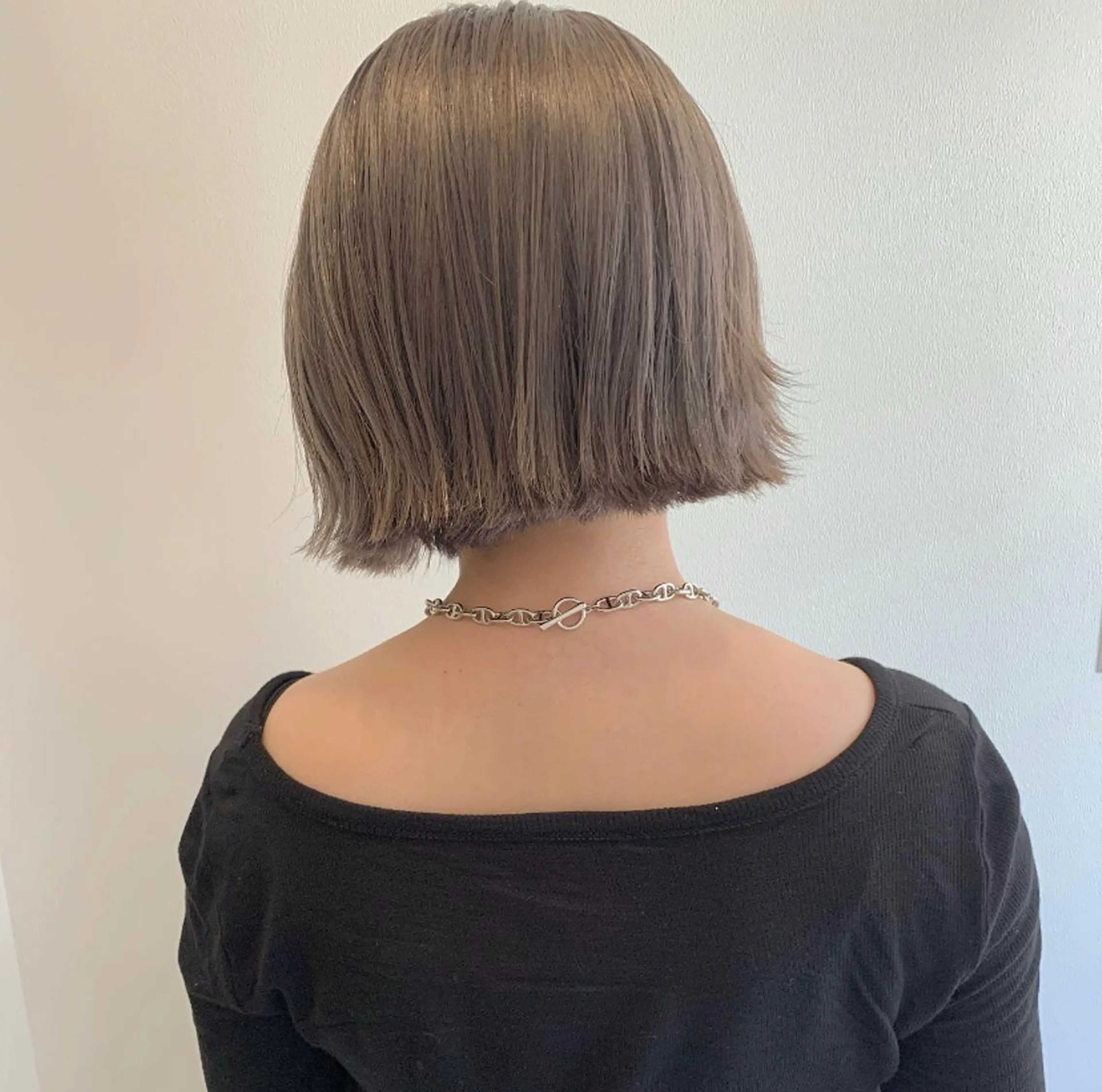 ショート カラー ベージュカラー ブリーチ ブロンド ケアブリーチ ダブルカラー ヘアカラー MARU パーマ/レイヤーのヘアスタイル