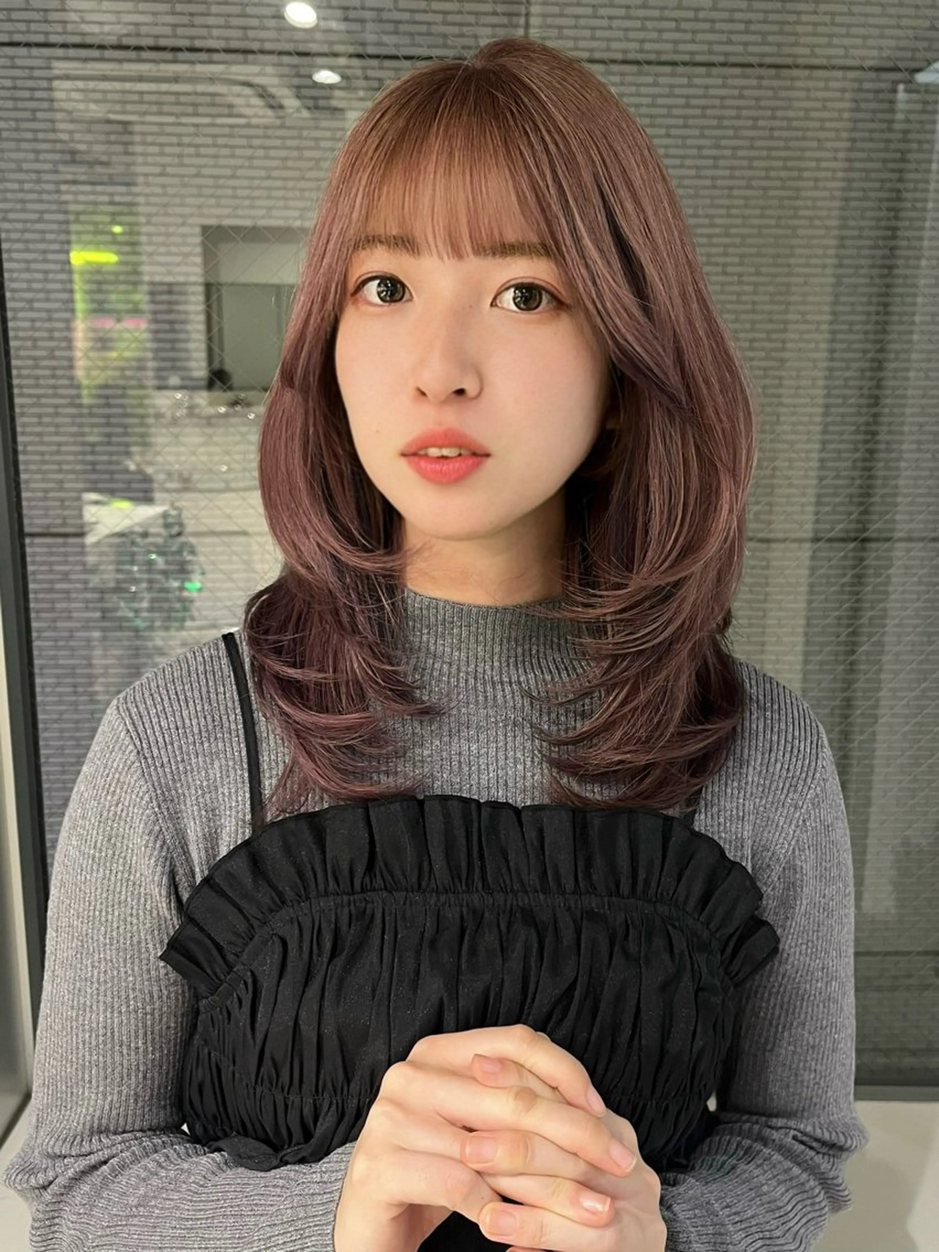 セミロング カラー カット ヘアカラー トリートメント クルミ🤍推し活 🎀ピンクカラーのヘアスタイル