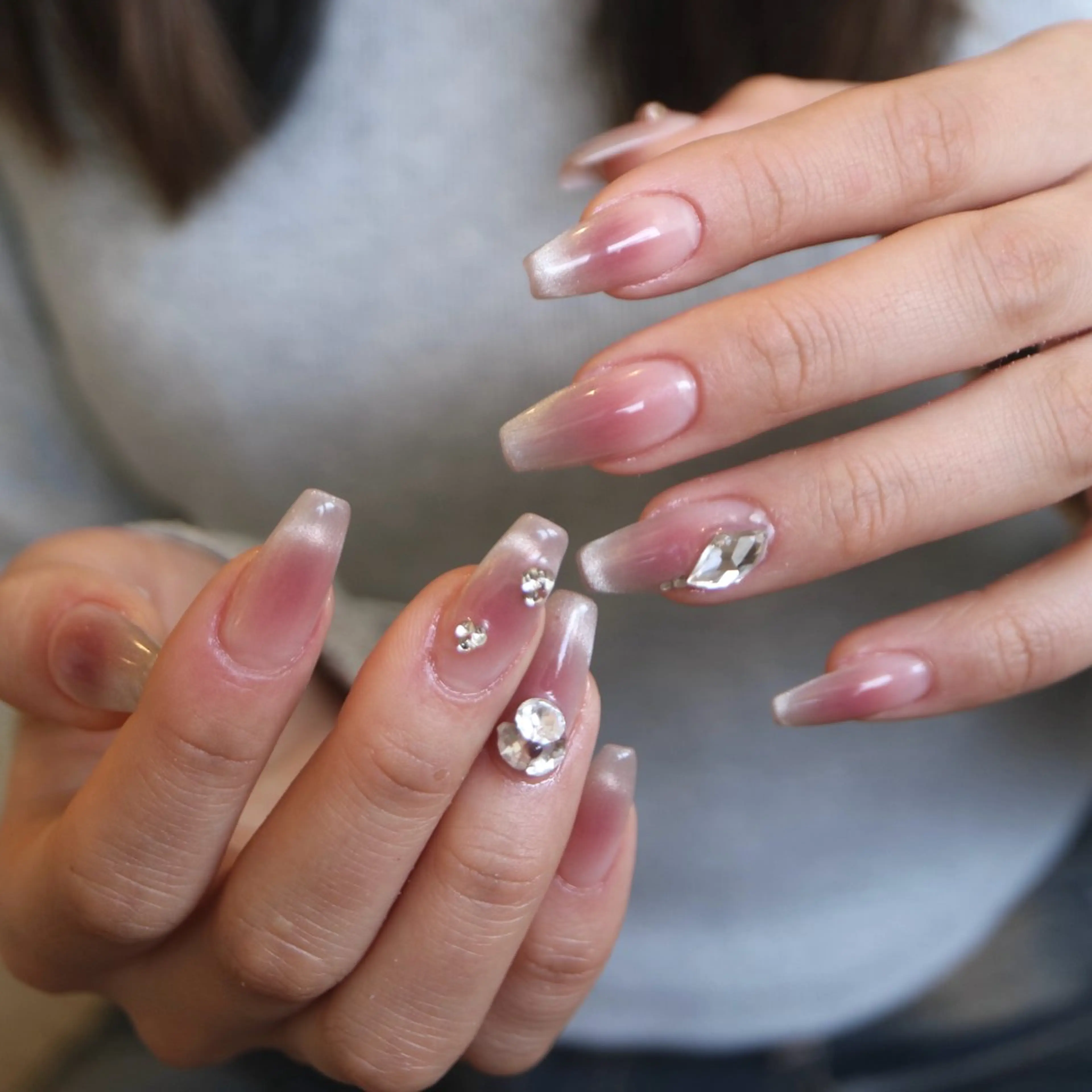 ネイル チークネイル ストーンネイル ワンホンネイル ハンドネイル NailSalon Amiのネイルデザイン