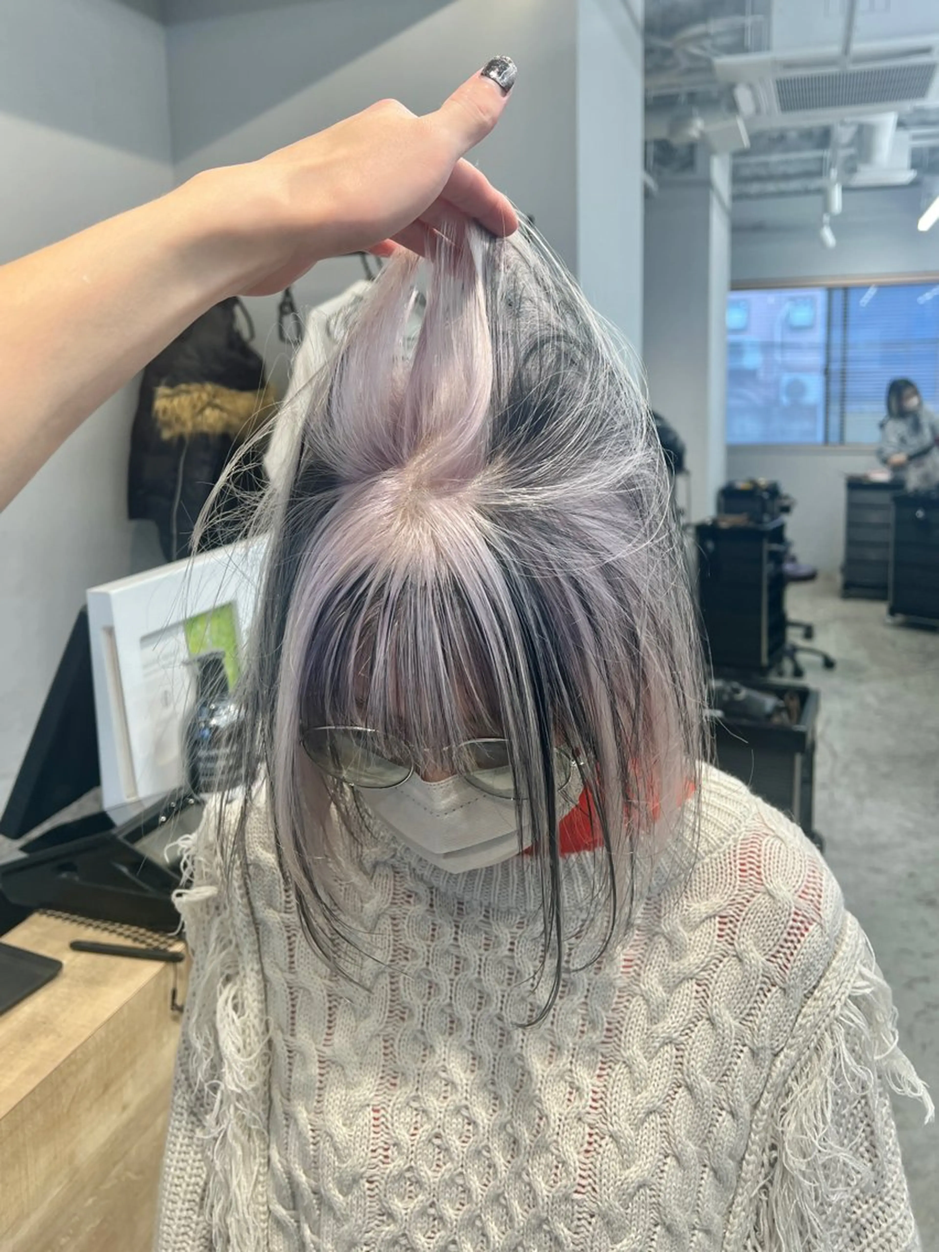 ショート カラー 黒髪 SALOWIN柏Suite所属・ブリーチ毛の縮毛矯正 ハイトーン/岡本智樹のヘアスタイル