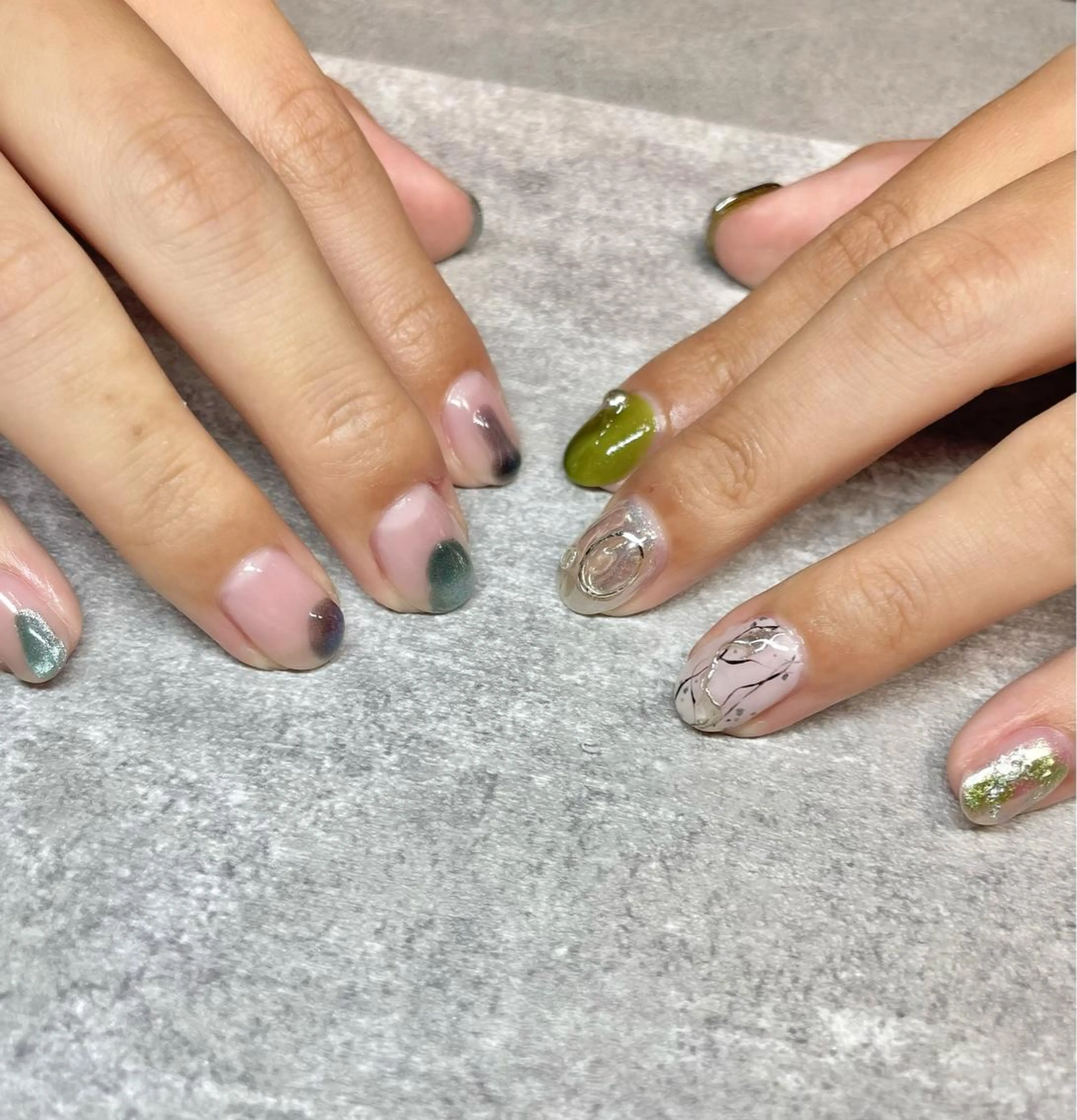 ネイル ニュアンスネイル ハンドネイル フットネイル with hues所属・with hues AYAのネイルデザイン