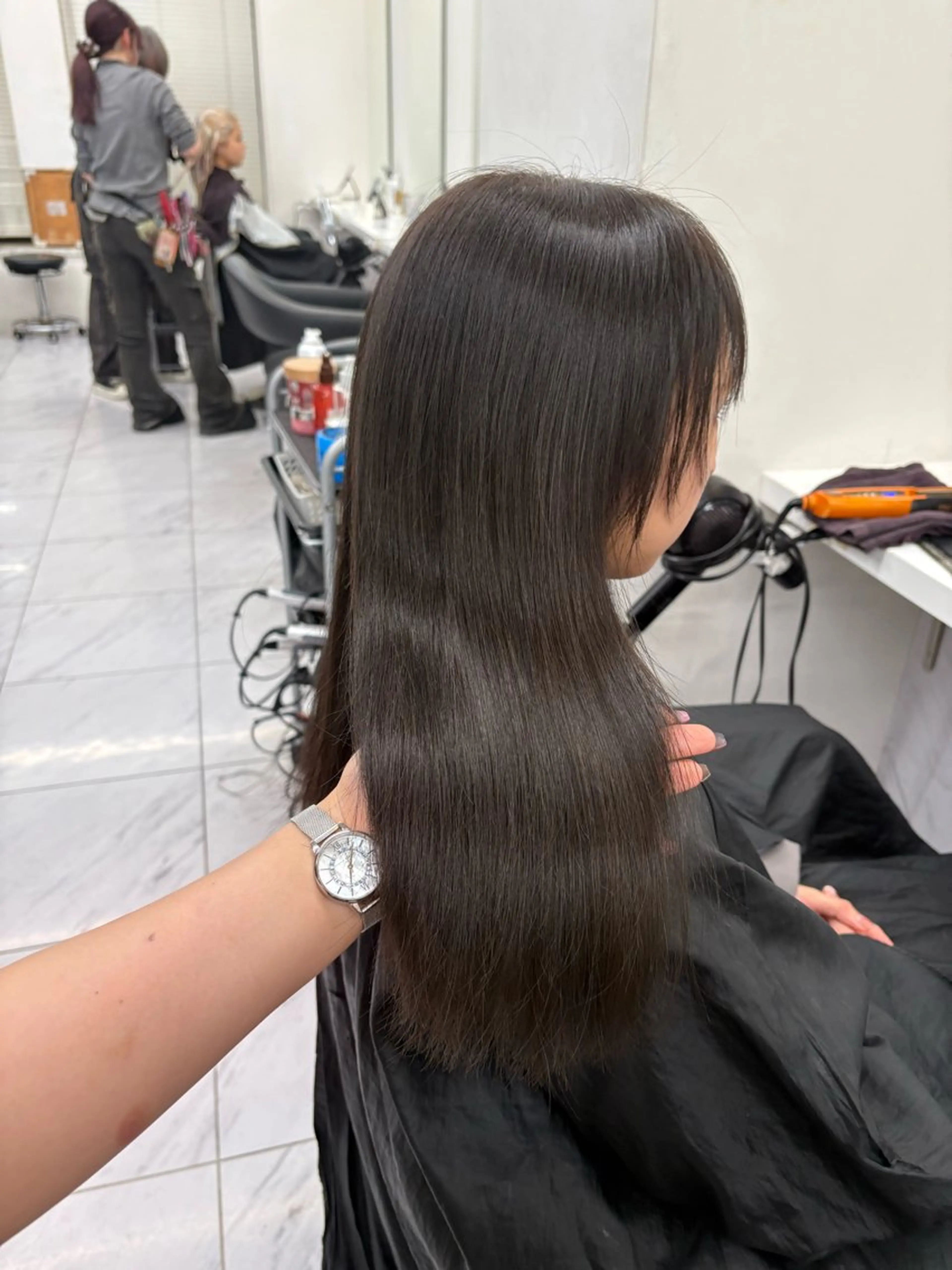 セミロング ヘアカラー トリートメント 寒色/ベージュヘア ブリーチありMiOのヘアスタイル