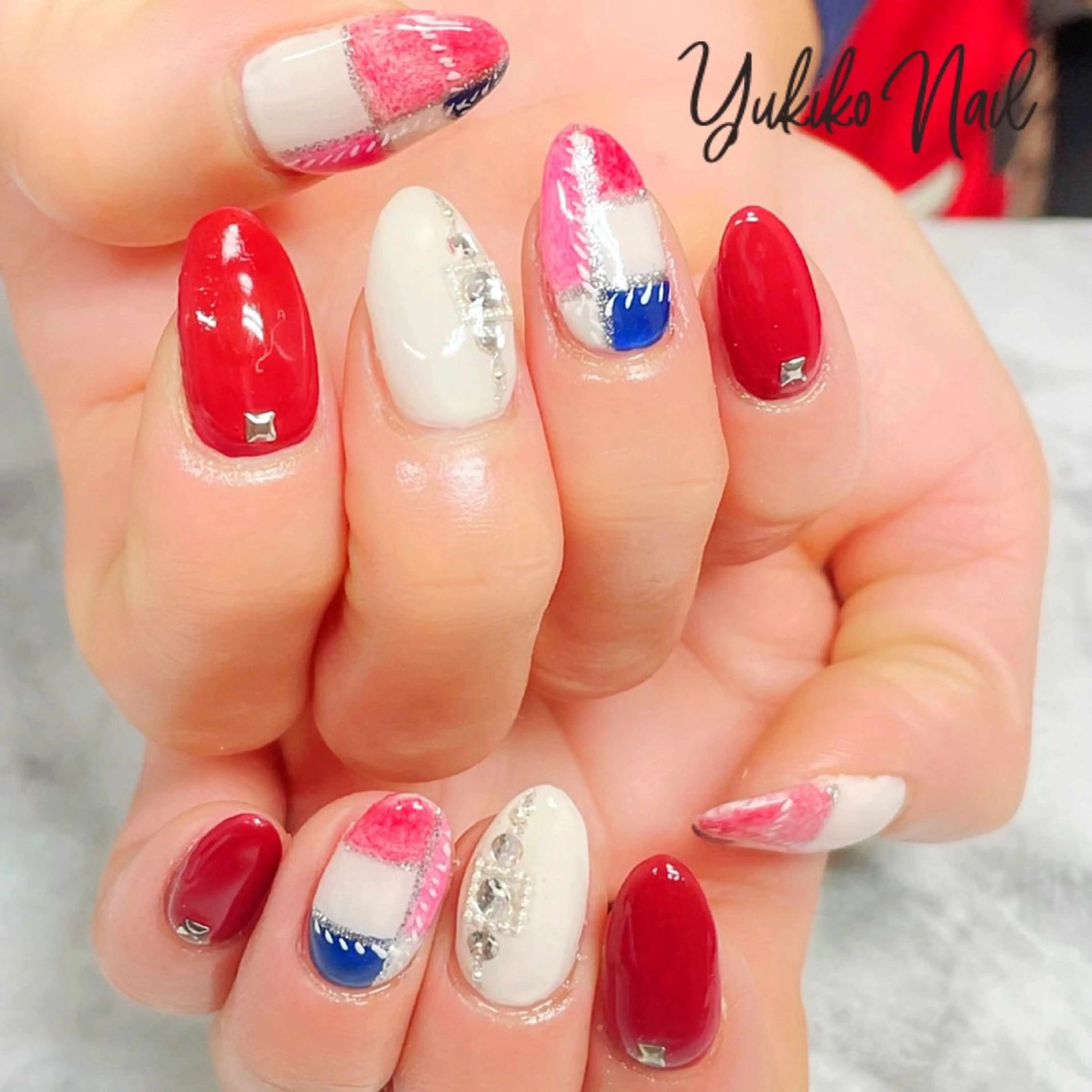 ネイル 赤色 冬ネイル ハンドネイル ユキコ ネイルのネイルデザイン