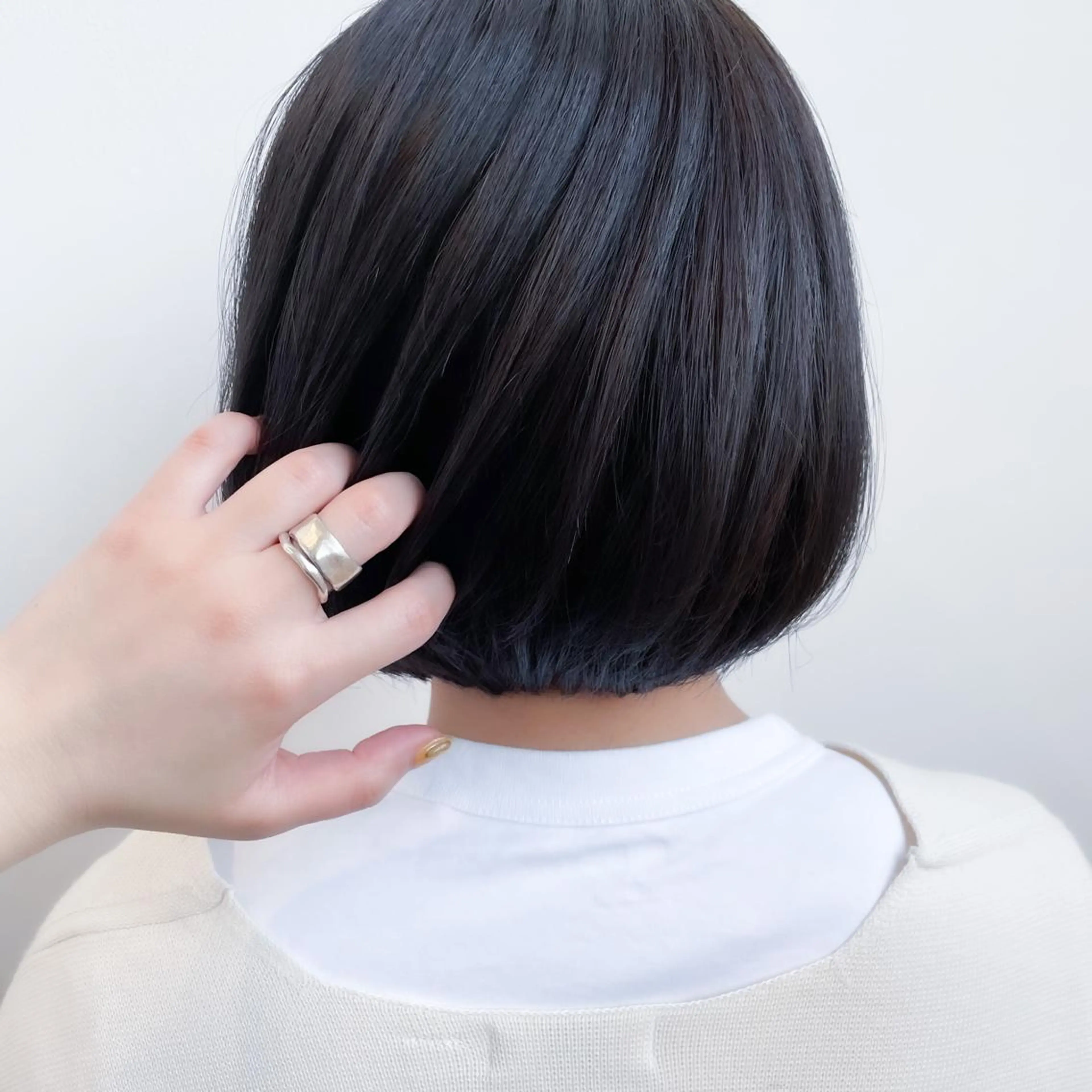 ショート カラー ヘアアレンジ アイブロウ ミニボブ/ブリーチ 🌈MISATOのヘアスタイル