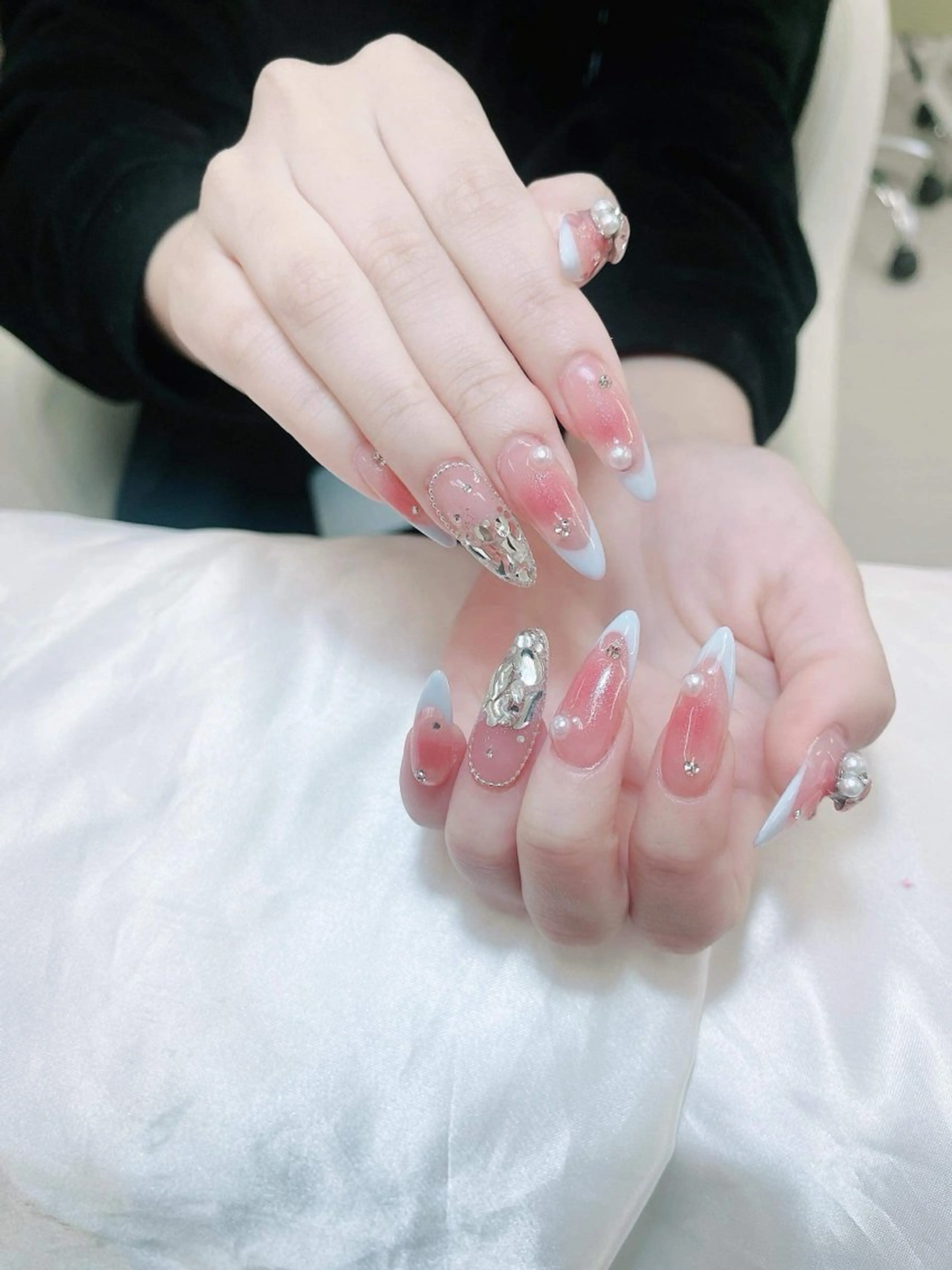 ネイル オーロラネイル クリアネイル フラッシュネイル ジェルネイル グラデーション ハンドネイル ZUZU AMEE NAILのネイルデザイン