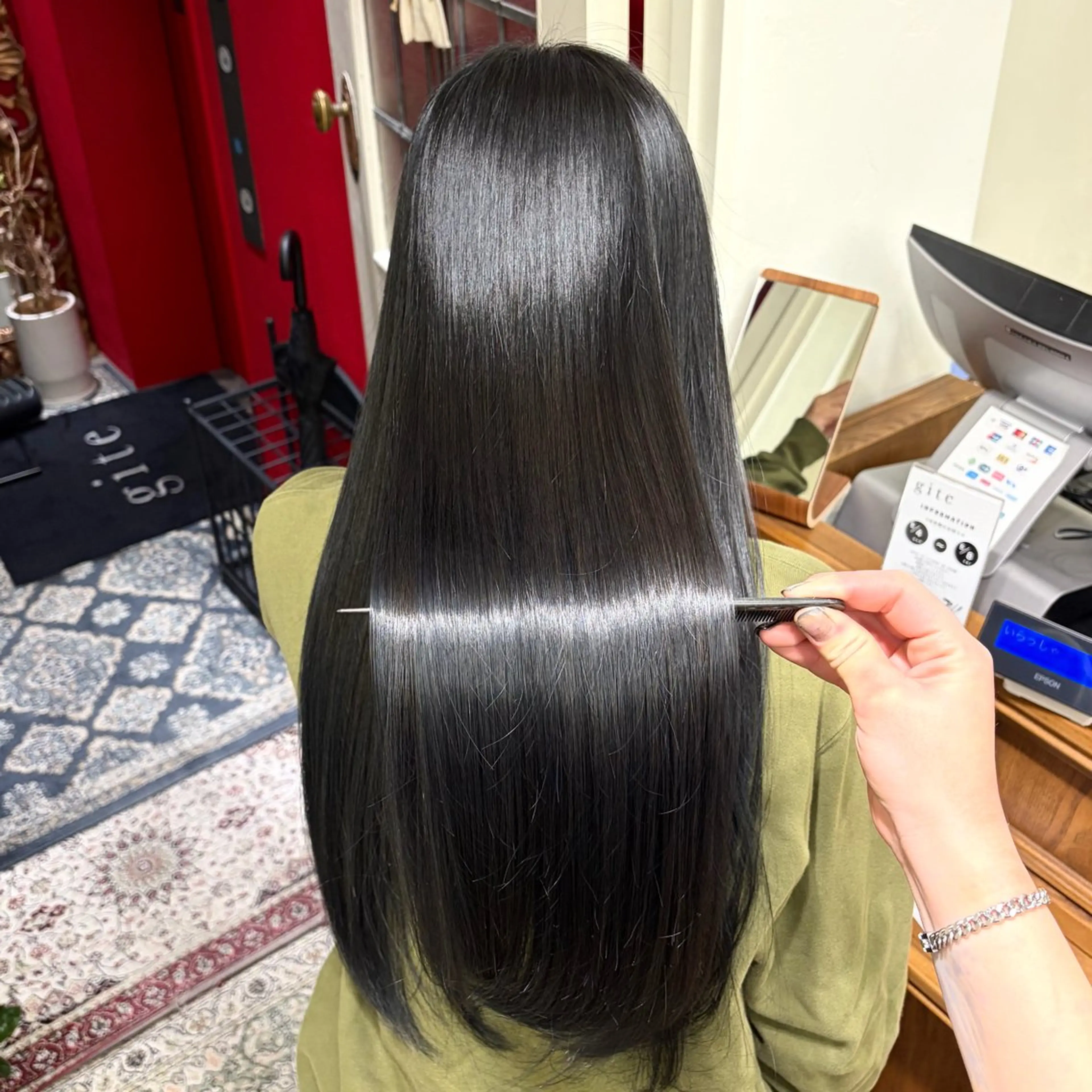 ロング カラー 黒髪 ブルーカラー ブルーブラック ヘアカラー トリートメント ツヤ髪✨髪質 改善 渋谷 サワのヘアスタイル