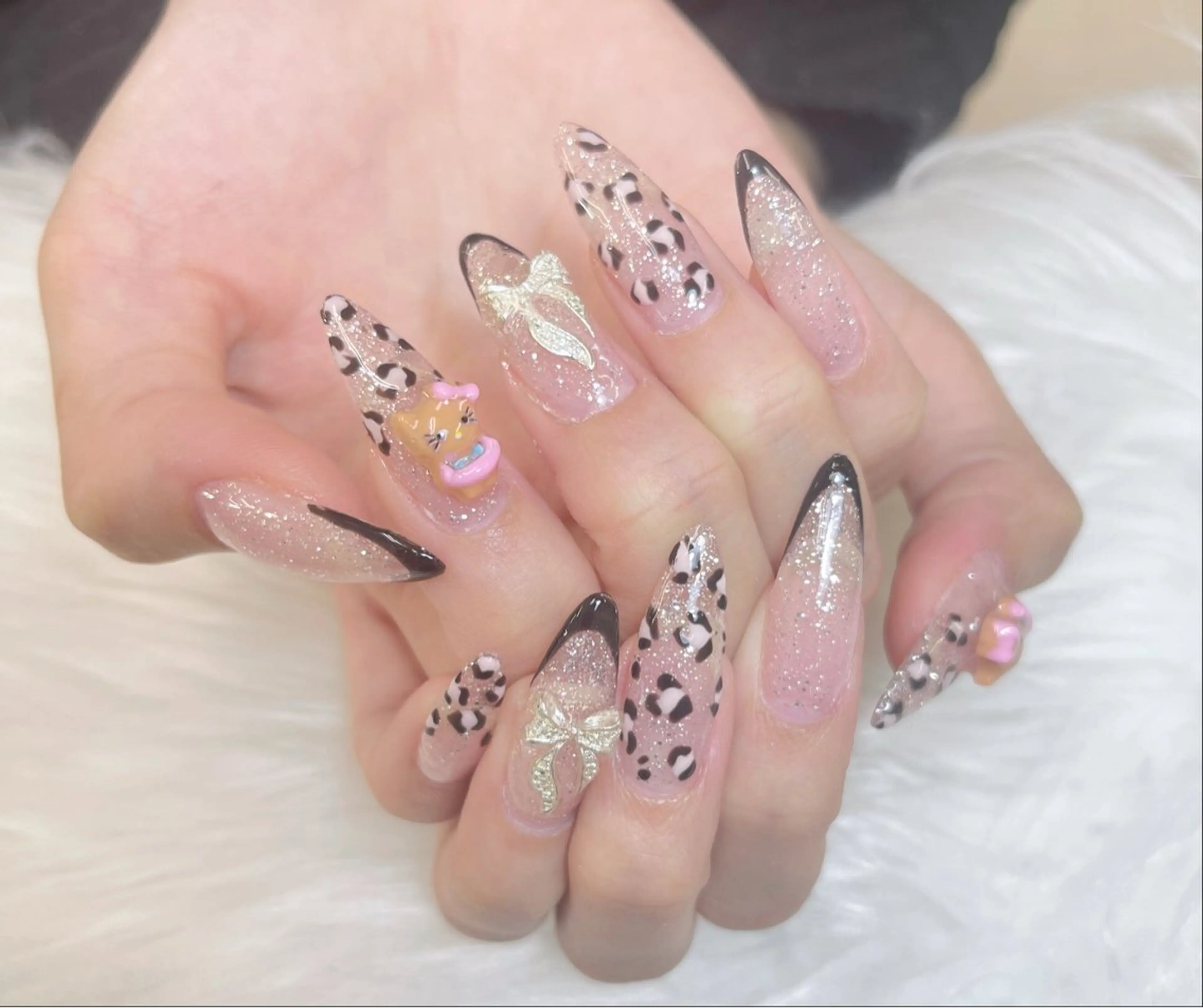 ネイル オーロラネイル クリアネイル フラッシュネイル ジェルネイル グラデーション ハンドネイル Amee Nail Salonのネイルデザイン