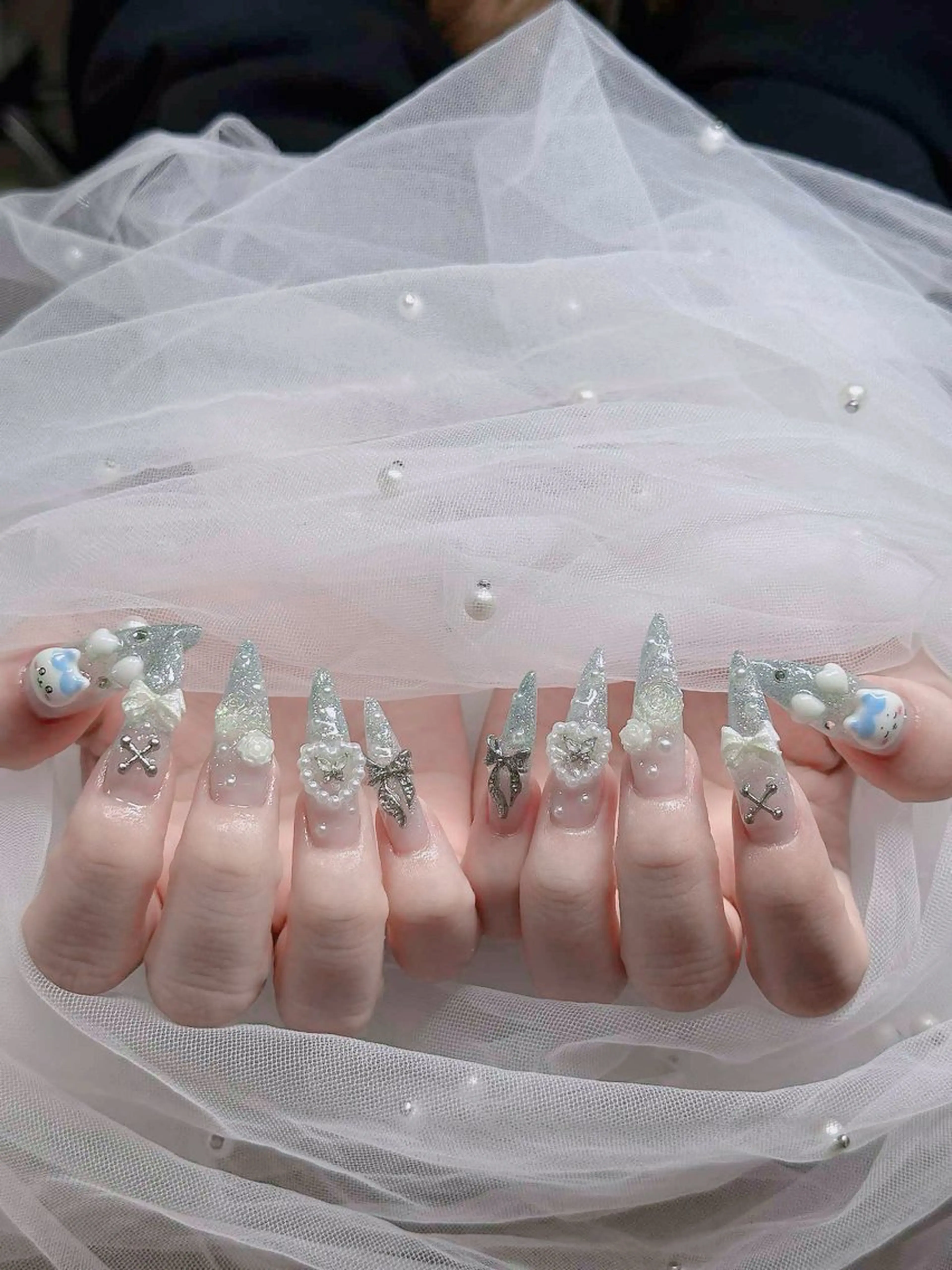 ネイル オーロラネイル フレンチネイル ジェルネイル ハロウィン キラキラネイル ハンドネイル H.baby Nail Salonのネイルデザイン