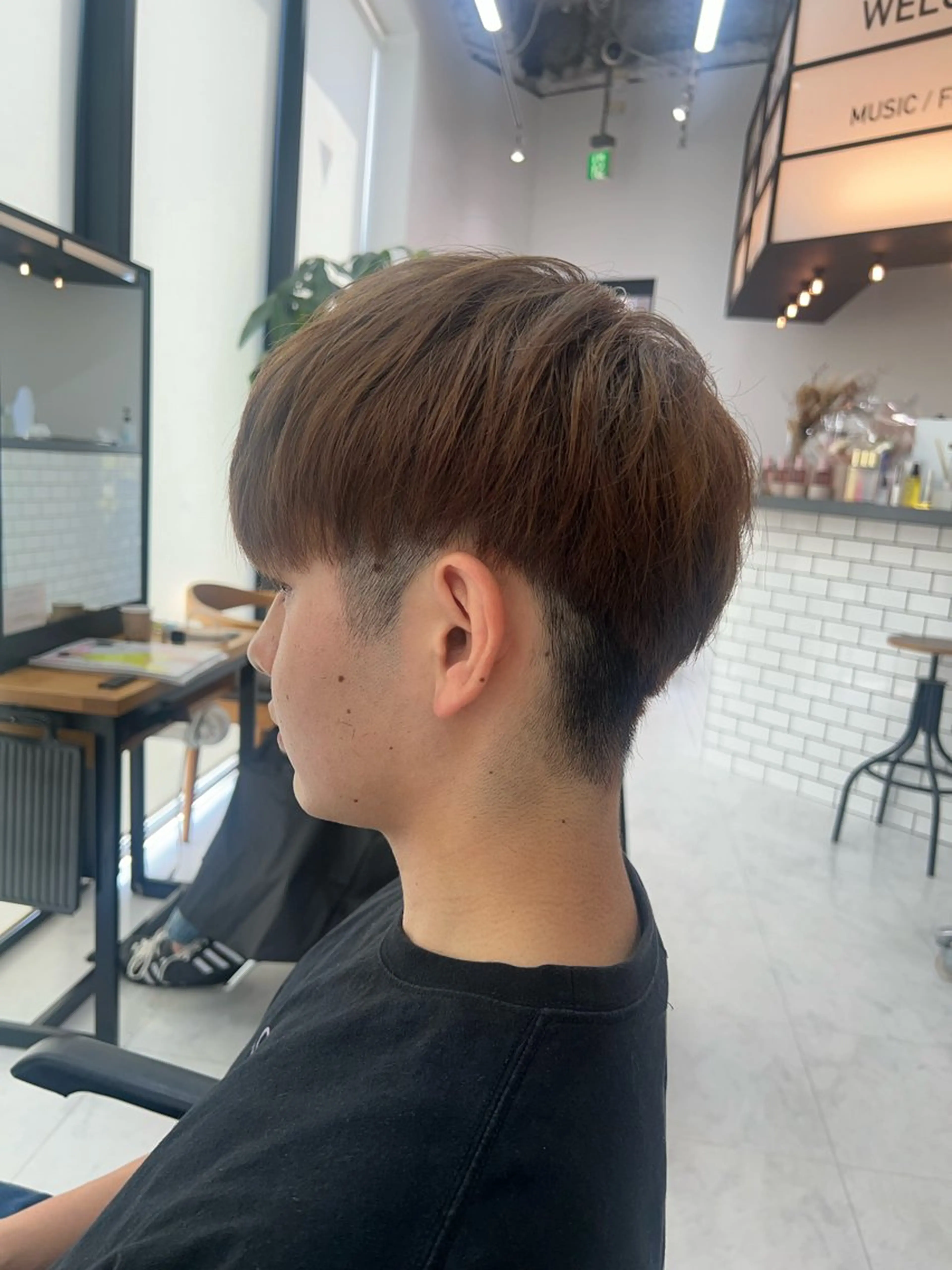 メンズ カット 縮毛矯正 トリートメント ダブルカラー寒色系 ボリューム改善ハヤトのヘアスタイル