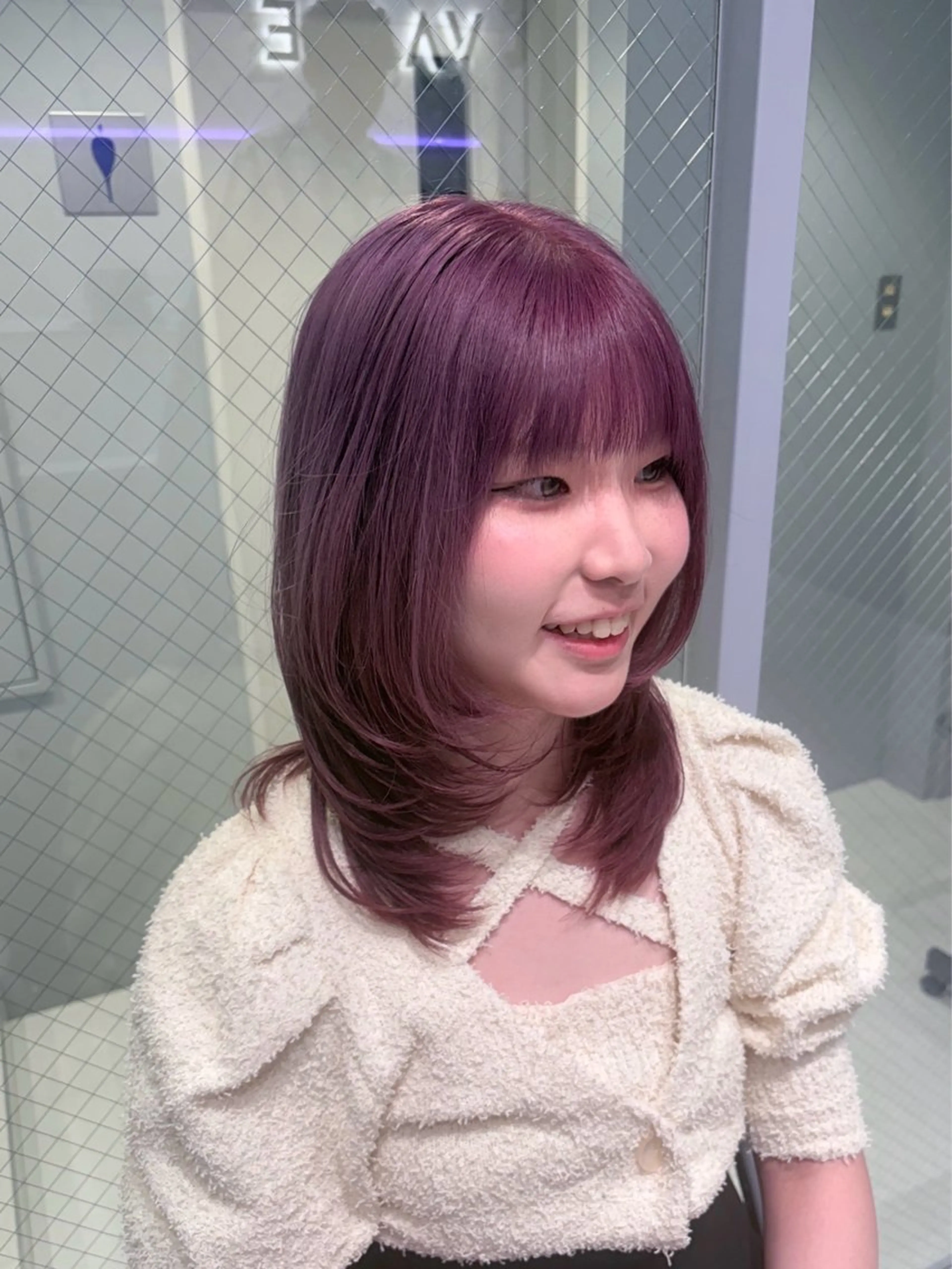 セミロング カラー ラベンダーカラー レイヤーカット 菜々🫧新宿 透明感ケアブリーチのヘアスタイル