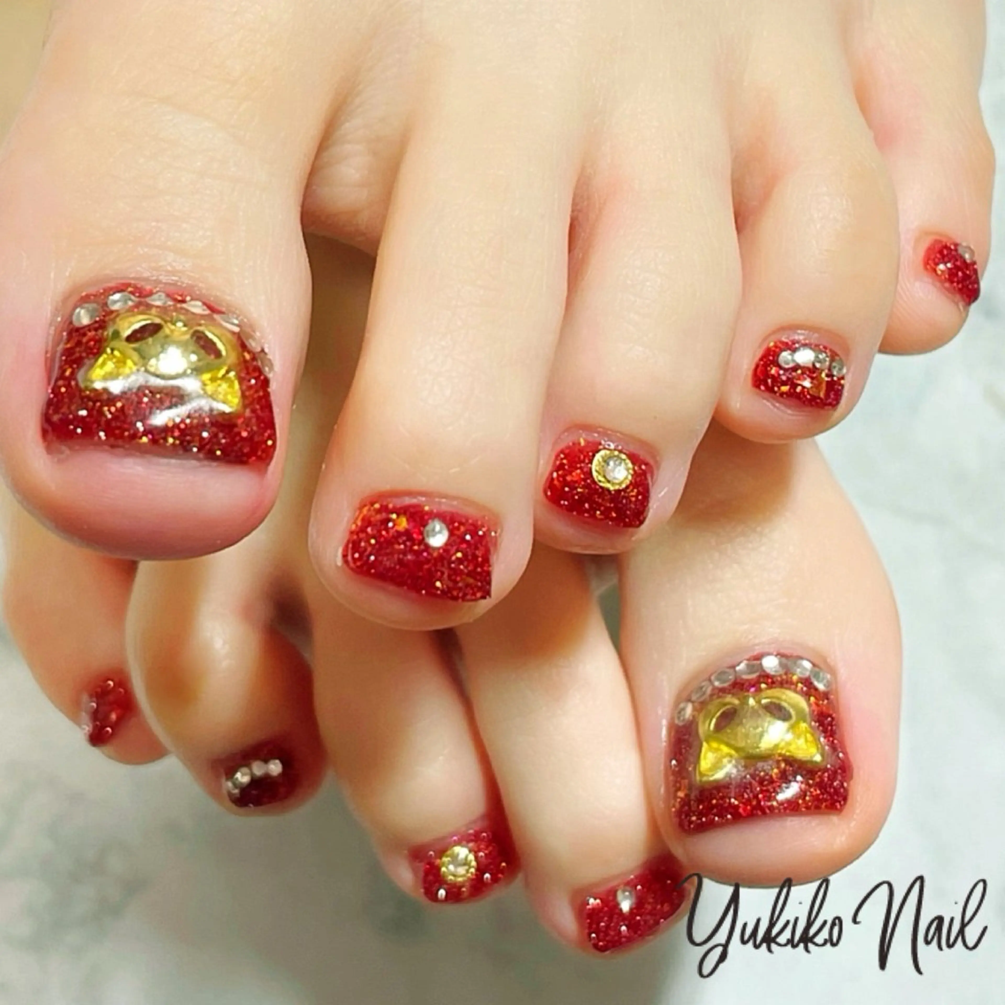 ネイル フラッシュネイル フットネイル キラキラネイル ワンカラーネイル ストーンネイル フットネイル ユキコ ネイルのネイルデザイン