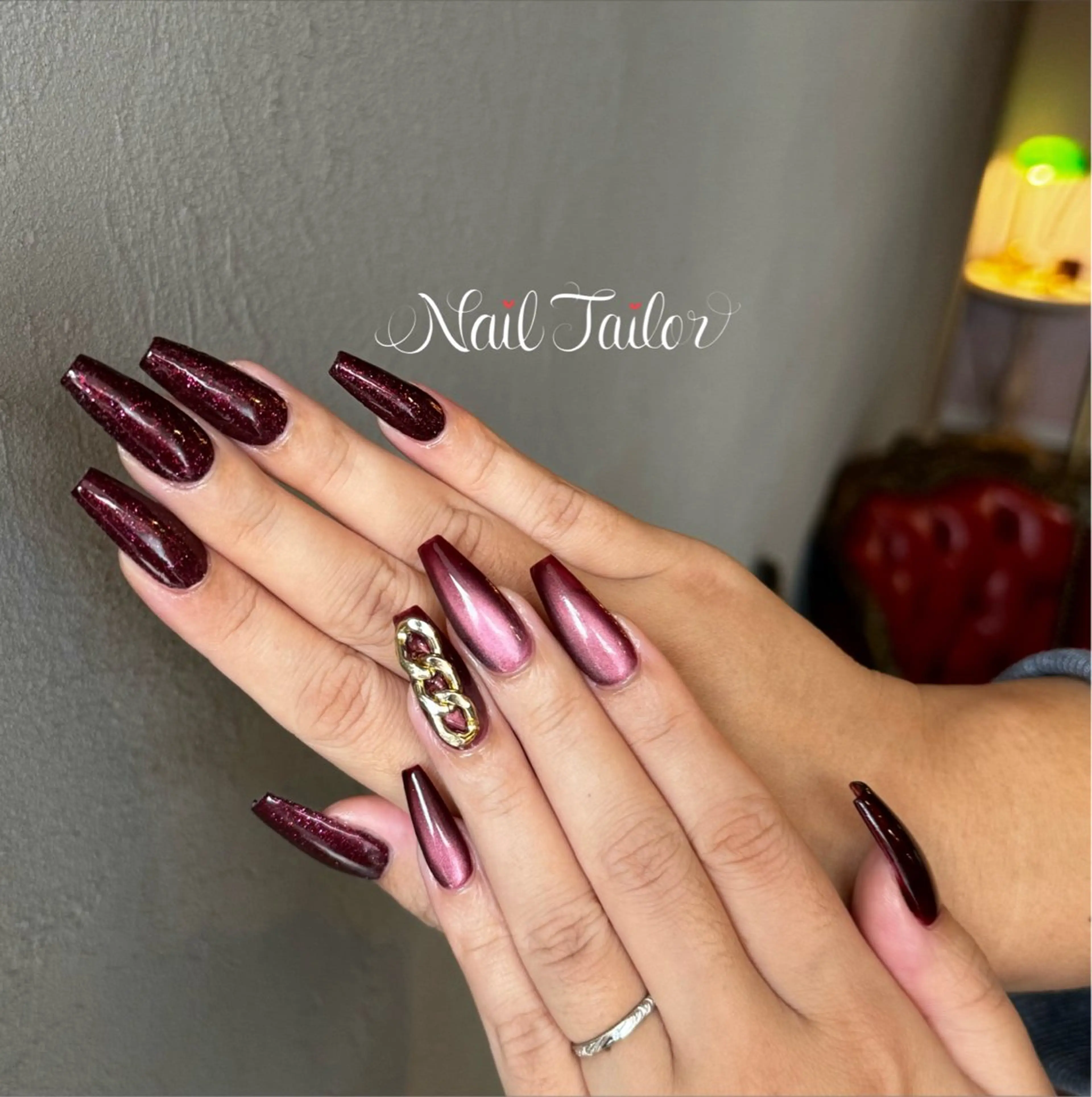 ネイル ボルドー 長さ出し キラキラネイル マグネットネイル ワンカラーネイル ハンドネイル 〜Nail Tailor〜 ネイルテイラー所属・NailTailor ネイルテイラーのネイルデザイン