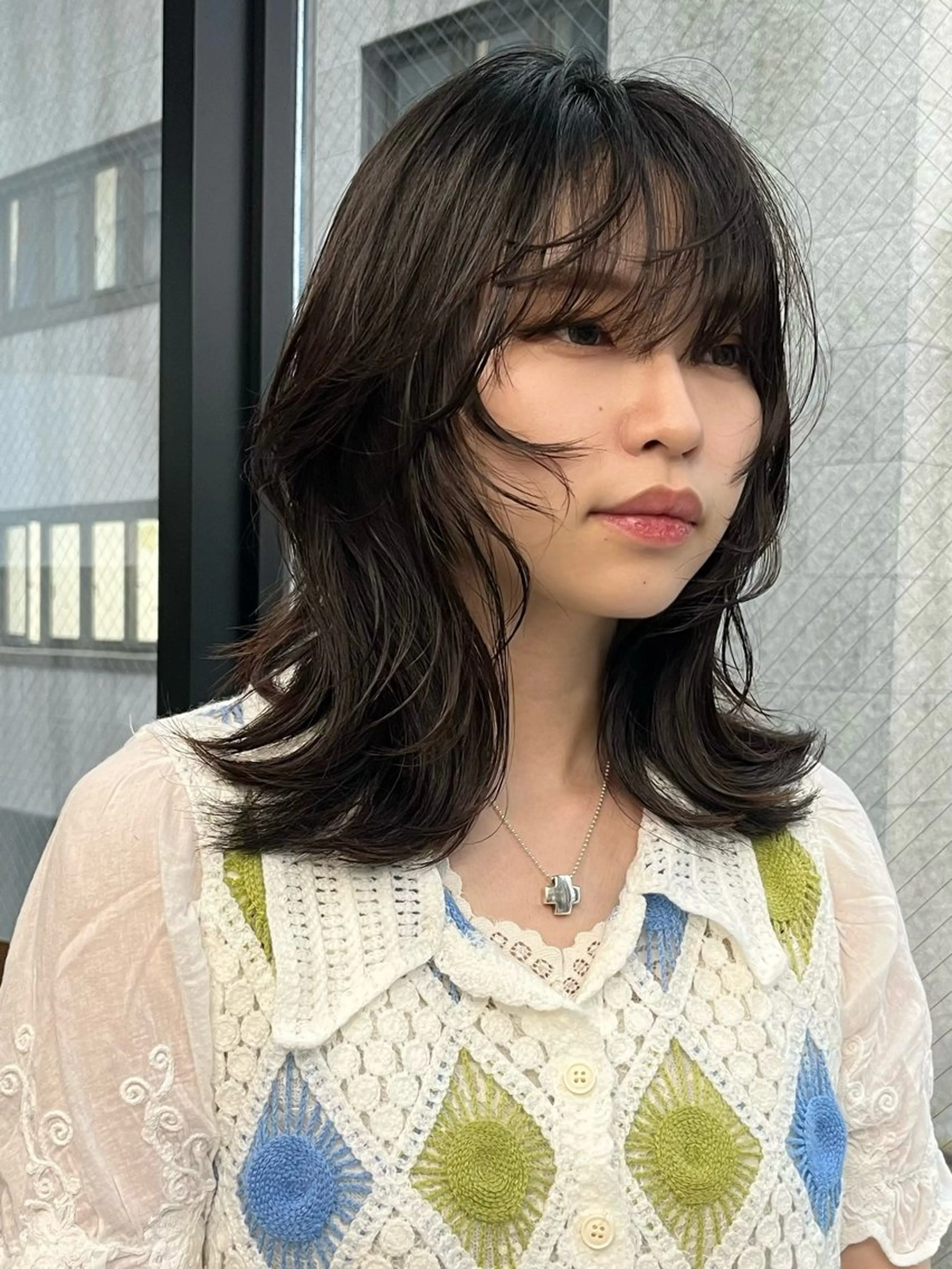 セミロング カラー イツク ⚡️ ルーツ/ハイトーンのヘアスタイル