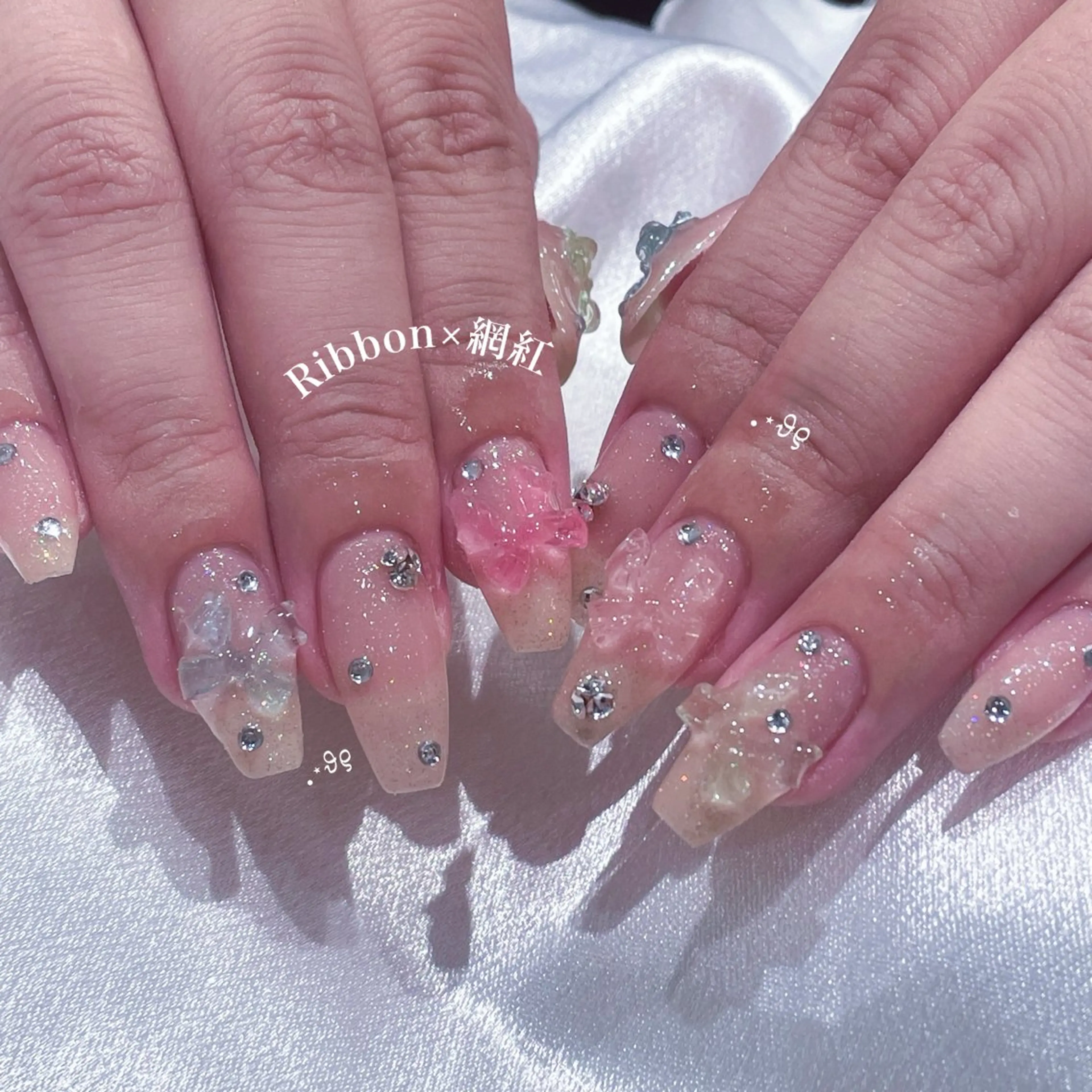 ネイル GO TODAY SHAiRE SALON原宿 Liber所属・️🫧もこ 艶感ネイル🫧のネイルデザイン