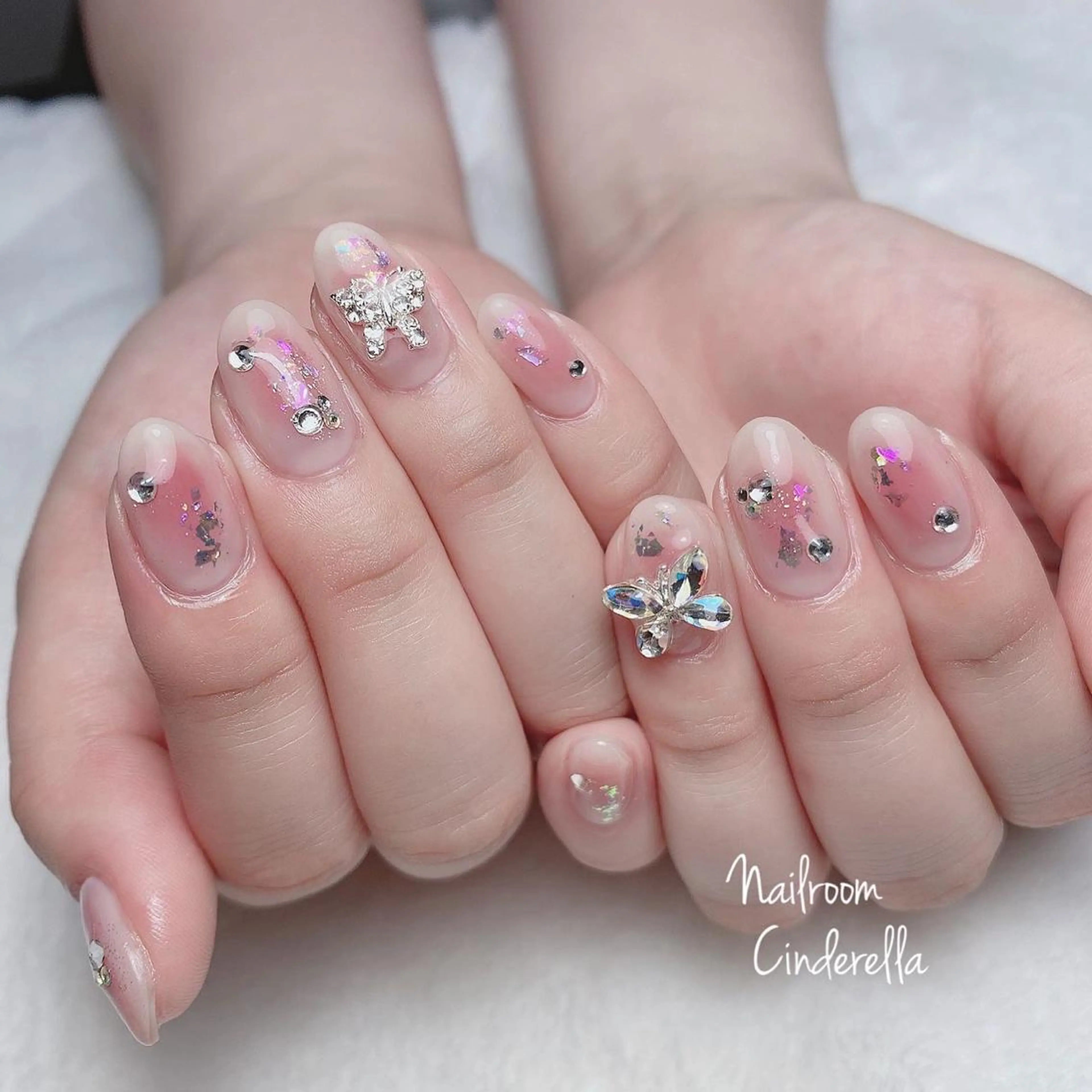 ネイル チークネイル Nailroom. Cinderellaのネイルデザイン