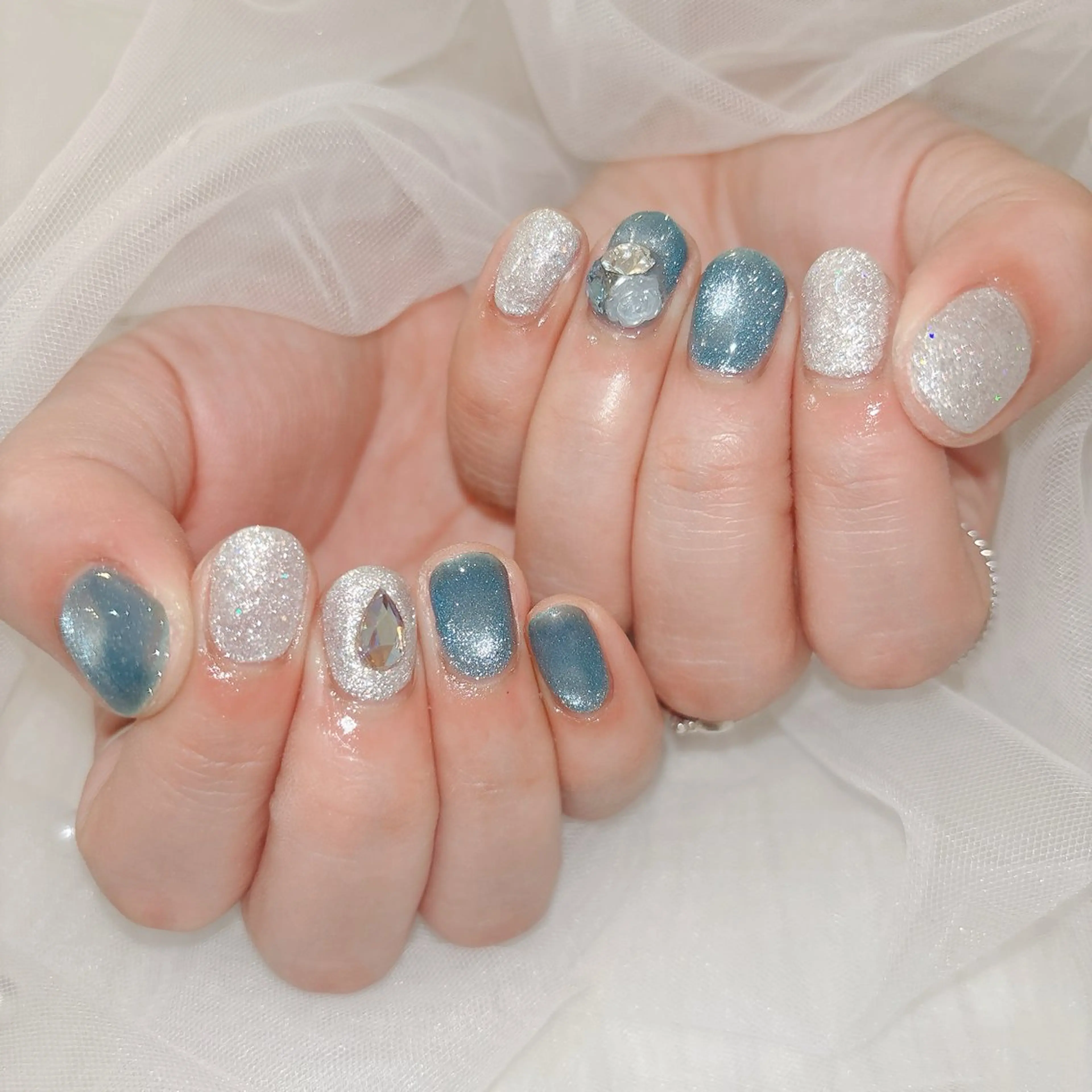 ネイル キラキラネイル マグネットネイル ハンドネイル 中野駅徒歩5分💅 ラクロレのネイルデザイン