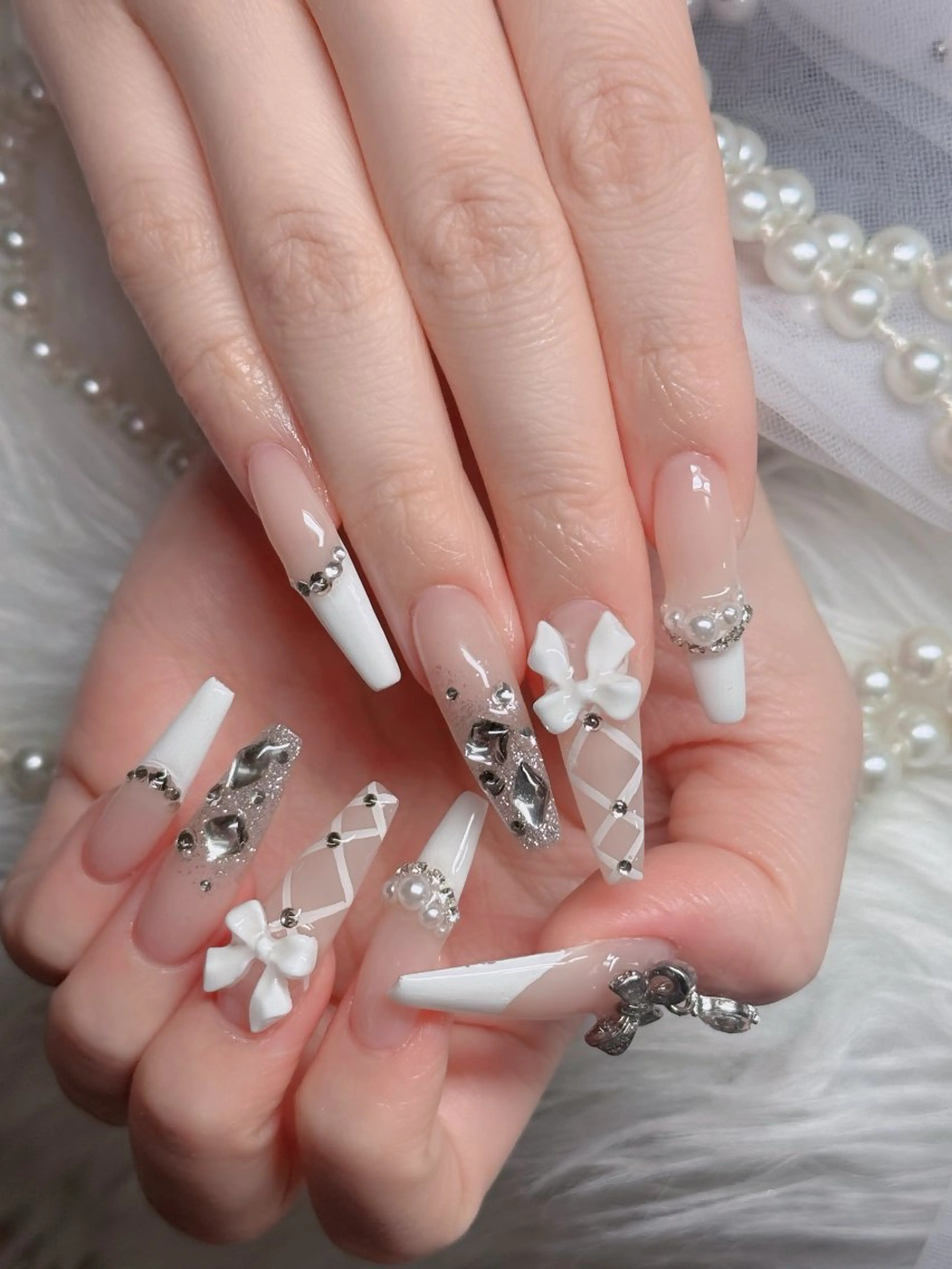 ネイル フレンチネイル ジェルネイル ガラスフレンチ ハロウィン ハート ハンドネイル H.baby Nail Salonのネイルデザイン