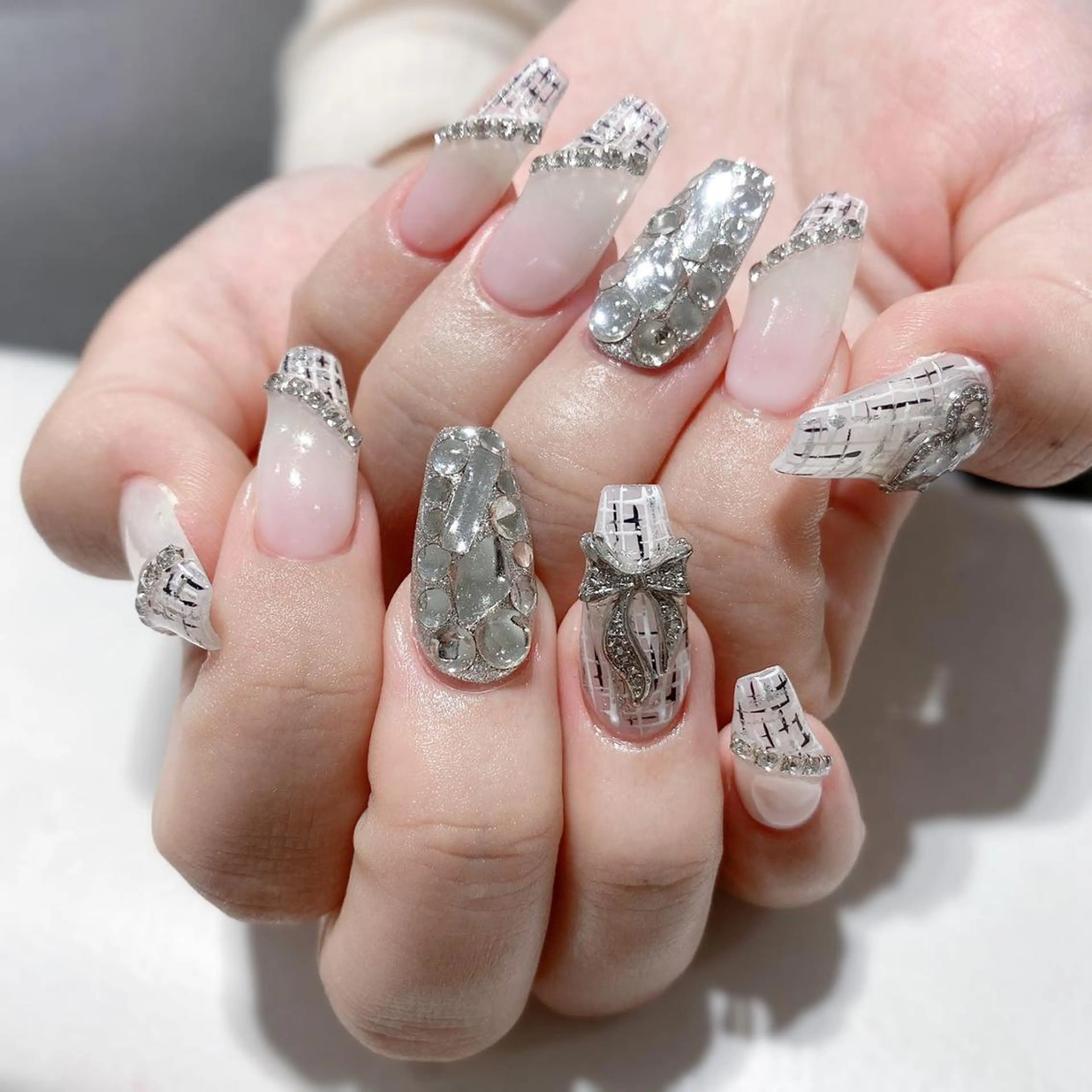 ネイル アートネイル 長さ出し ネイルチップ Queens ゲンのネイルデザイン