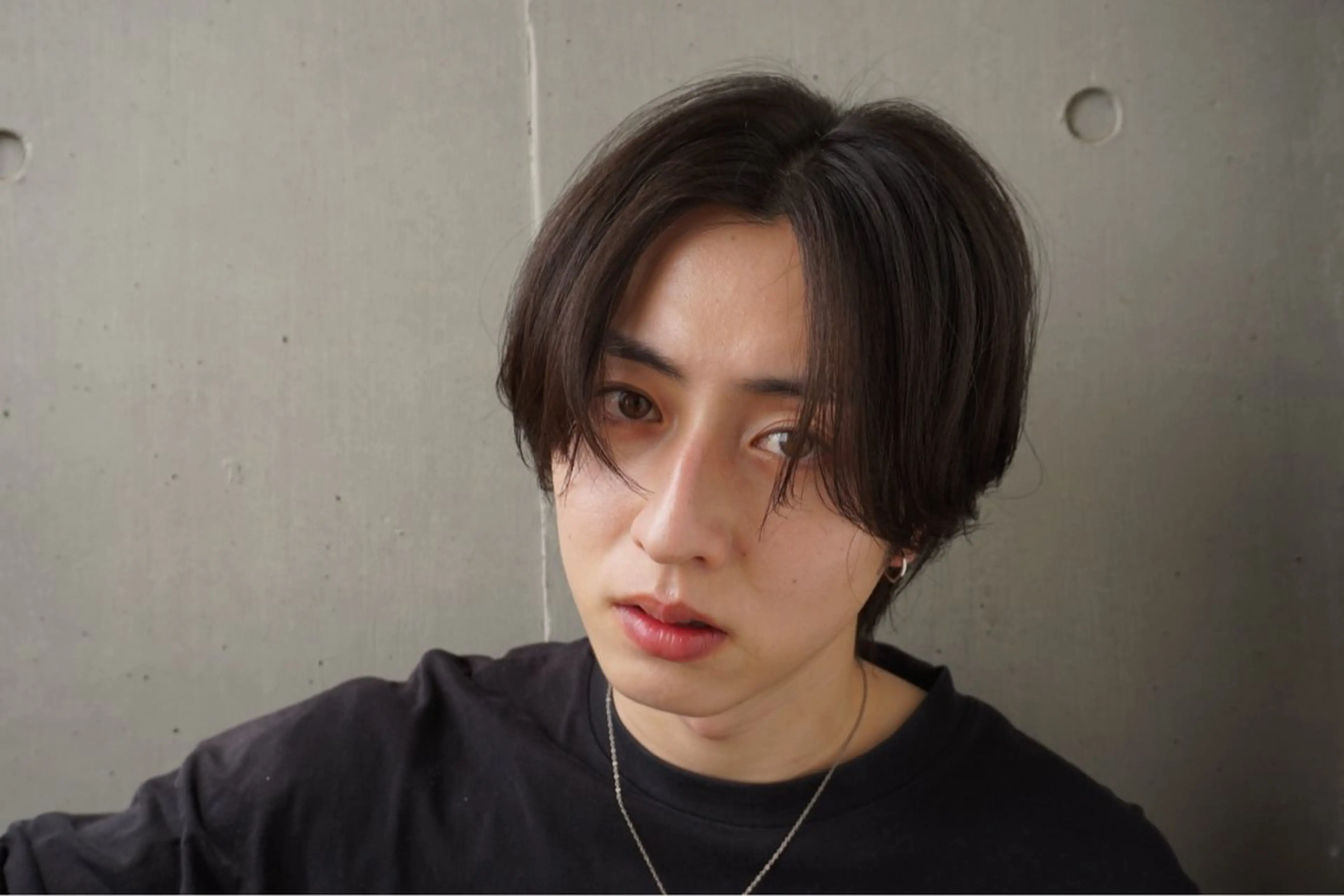 ミディアム パーマ メンズ メンズ職人/センター パート/富沢真斗のヘアスタイル