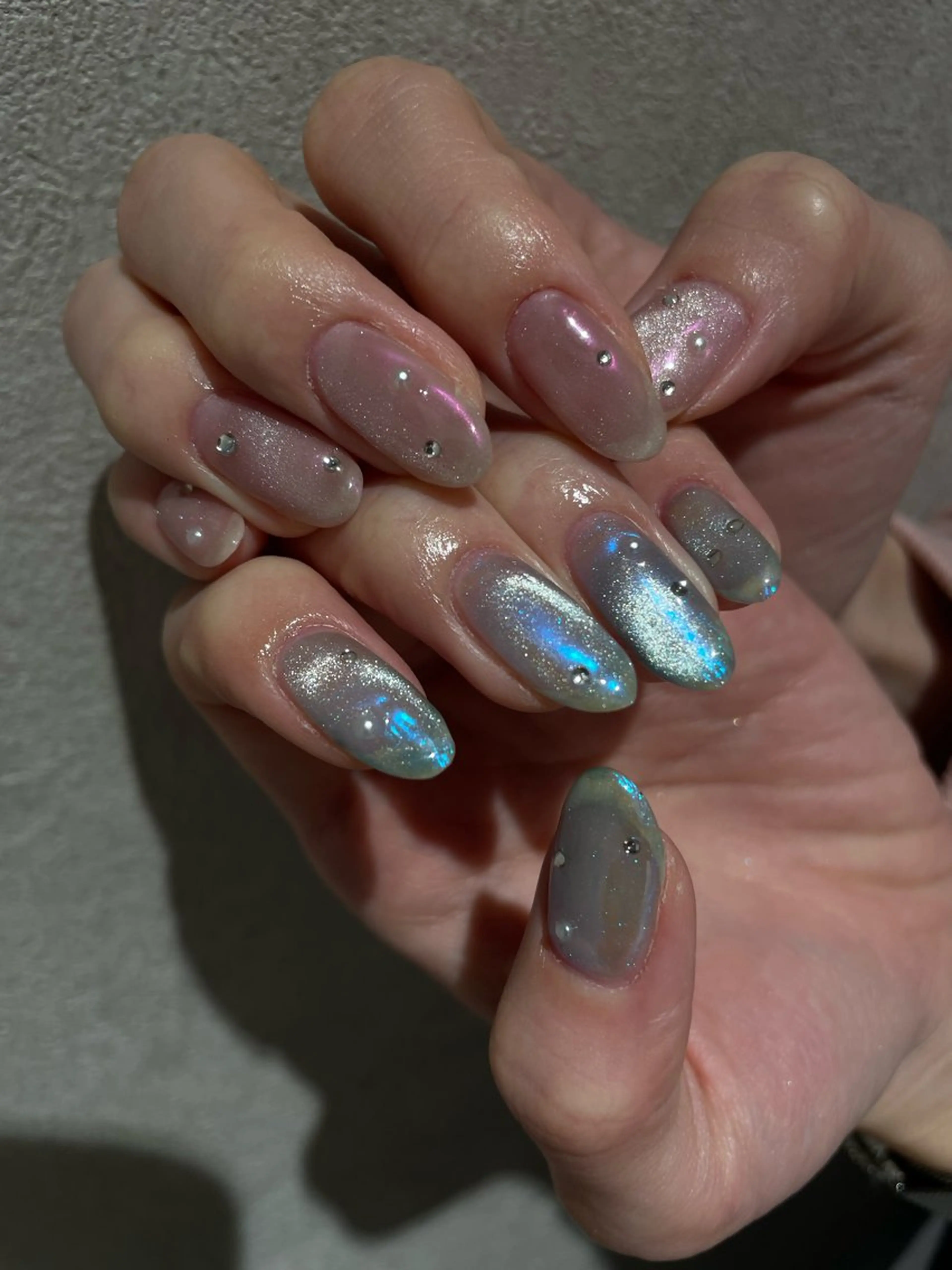 ネイル オーロラネイル マグネットネイル ハンドネイル ナチュラル透明感🌱 小山美樹子のヘアスタイル