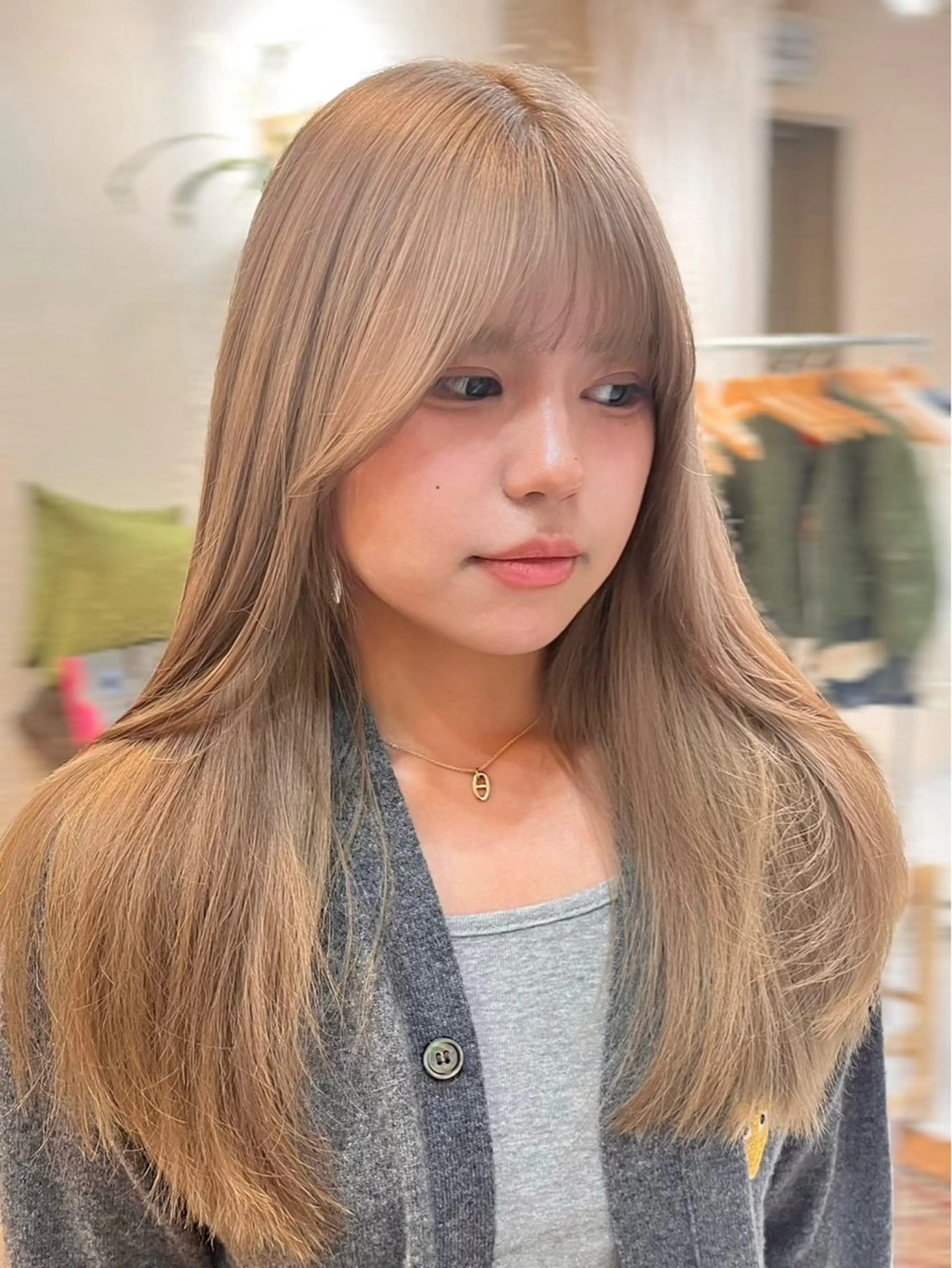 ロング カラー ブリーチ 須佐美 悠仁のヘアスタイル