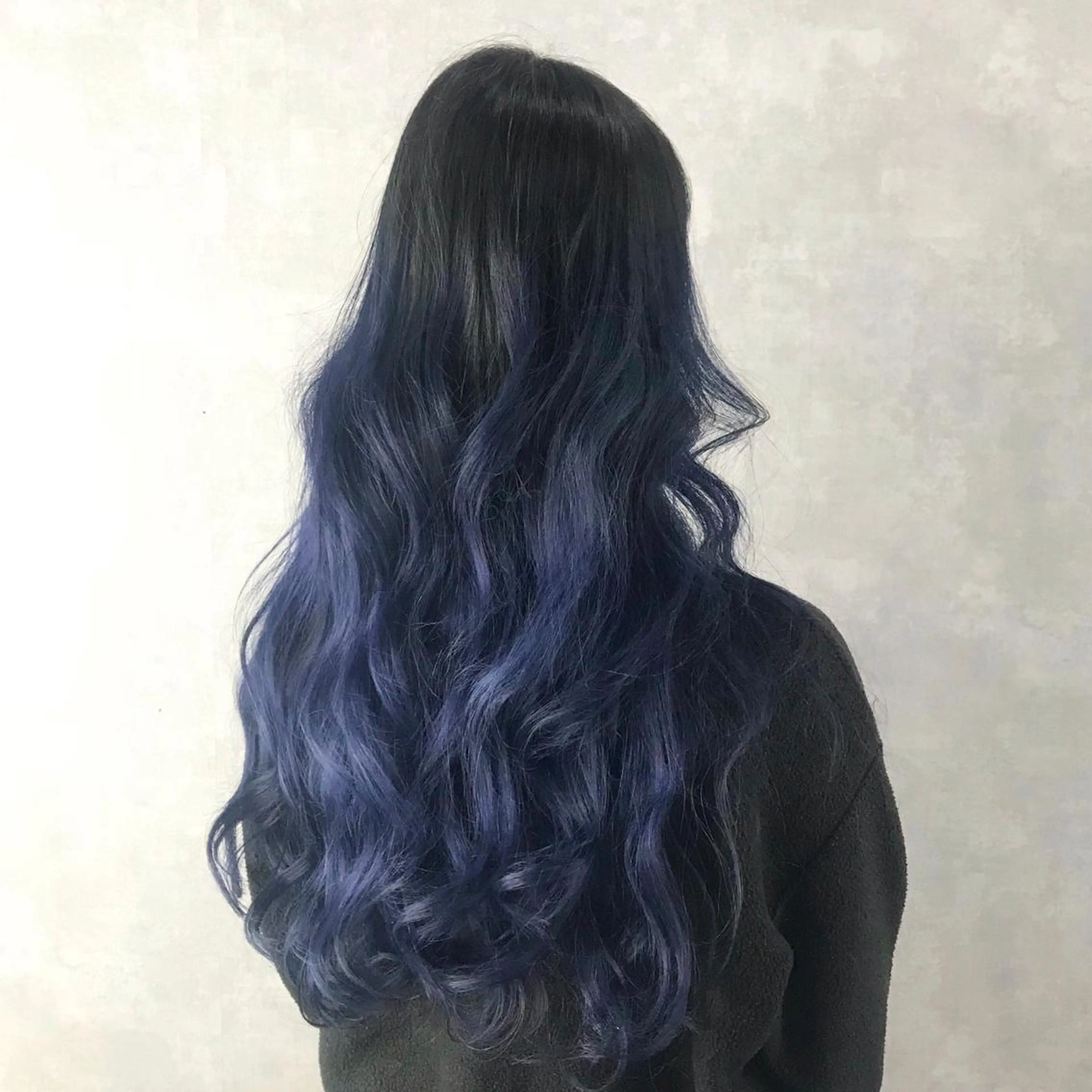 ロング カラー ブリーチ ブルーカラー ネイビーカラー ヨシンモリ ムルギョル巻き サロウィン所属・K-POP好き美容師 🇰🇷Kai.Yのヘアスタイル