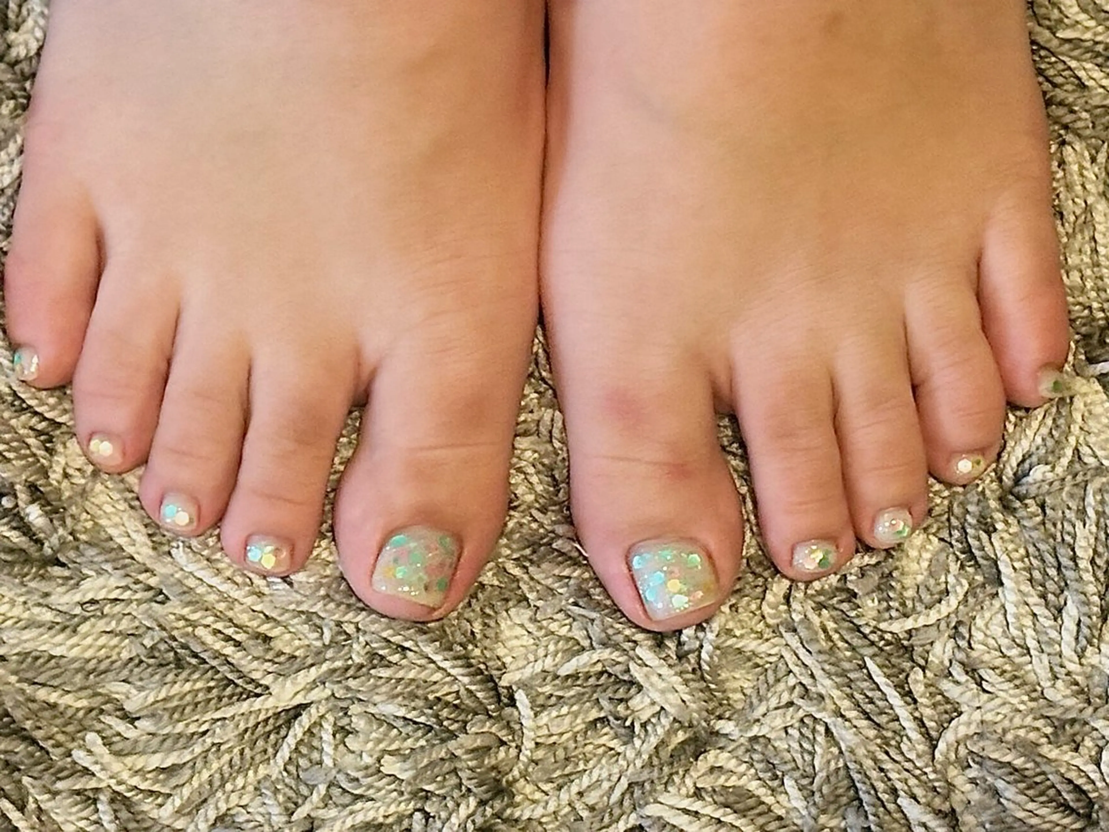 ネイル フットネイル ラメ(グリッター) ワンホンネイル 冬ネイル ♡Bivi♡自爪に 優しいネイルサロンのネイルデザイン