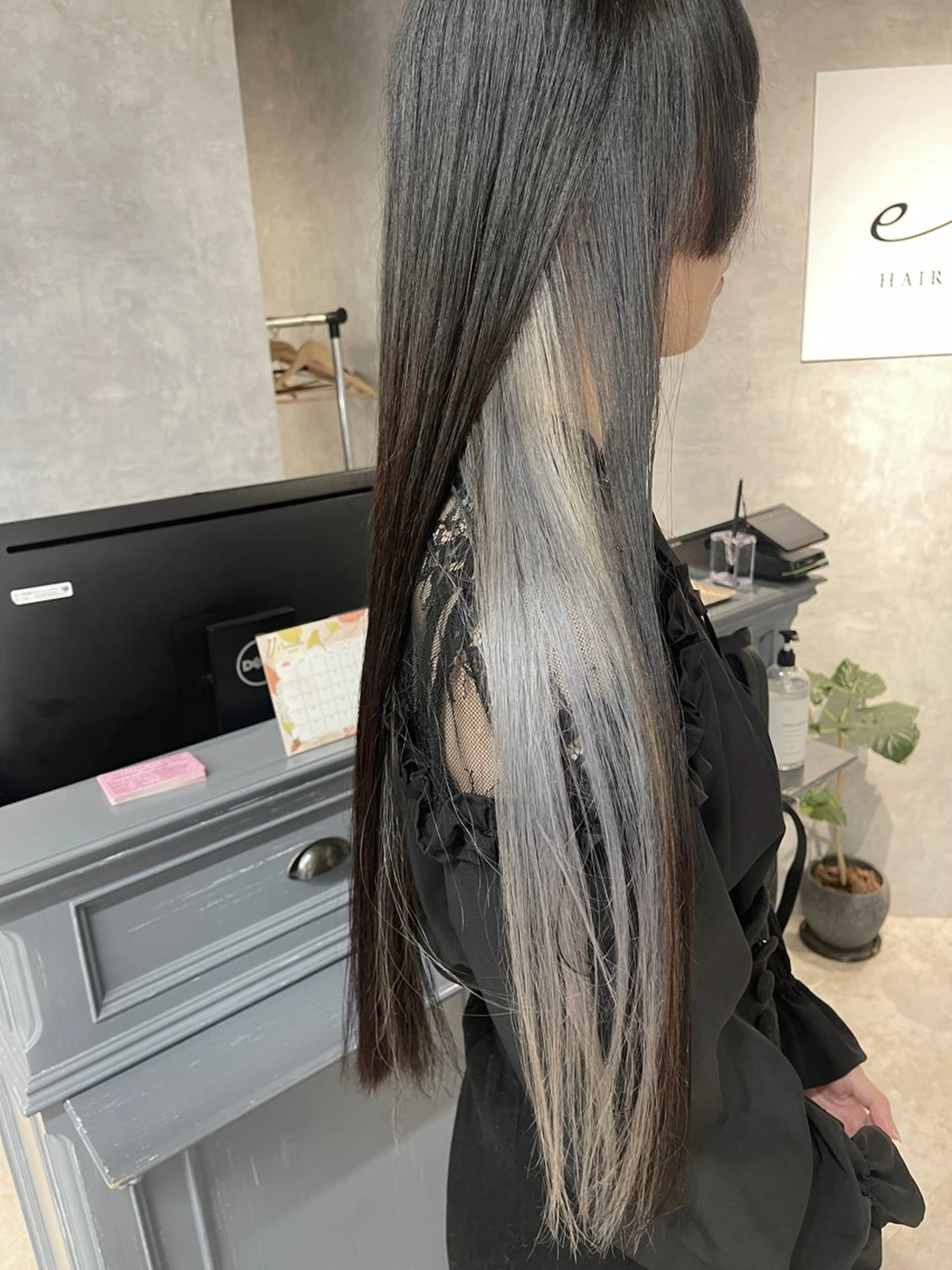 ロング カラー ブリーチ ケアブリーチ カット ヘアカラー オフホワイトアンドなんば所属・福西 洋斗のヘアスタイル