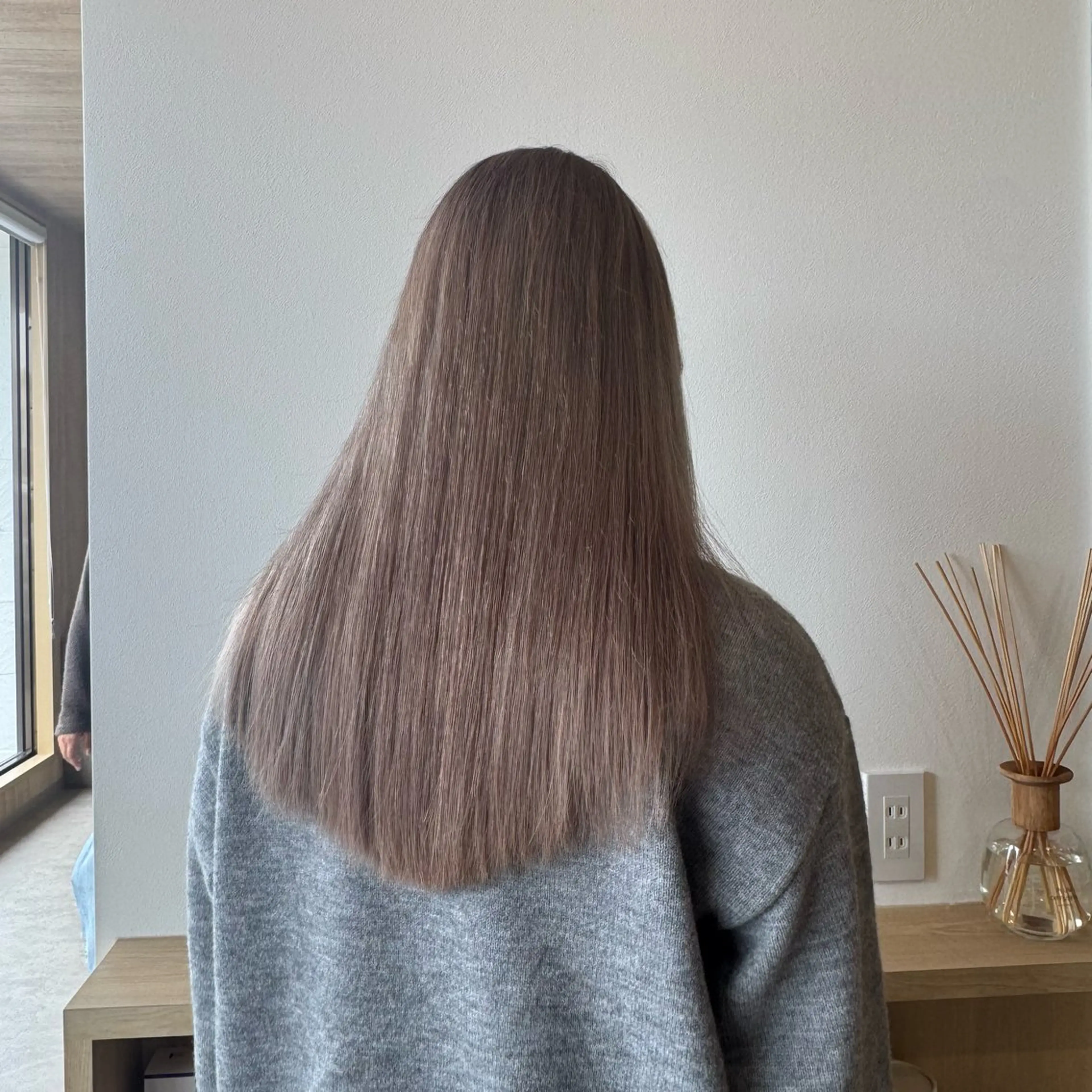 セミロング カラー ベージュカラー ブリーチ ケアブリーチ 透明感カラー ダブルカラー kosuke 表参道のヘアスタイル