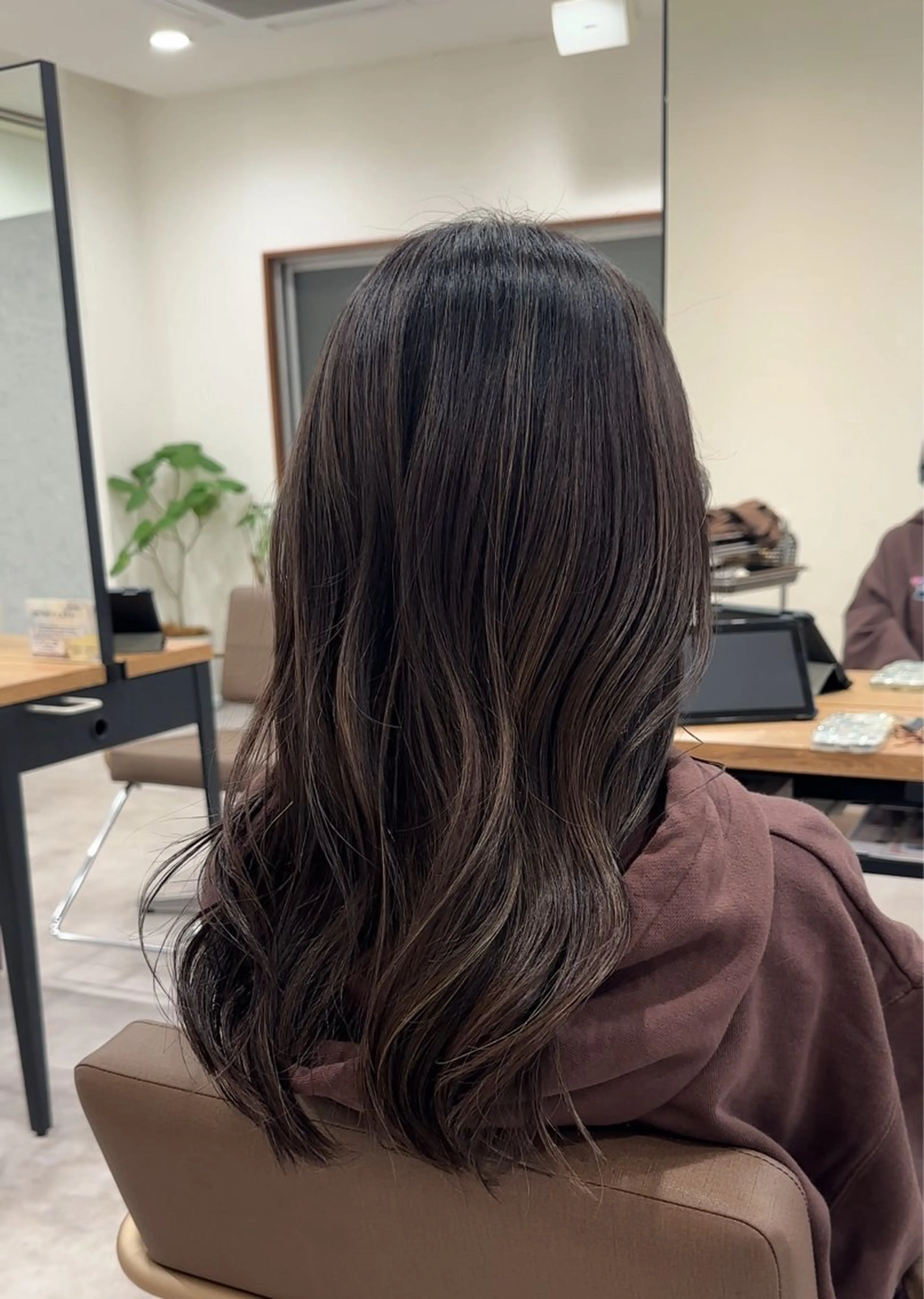 ロング カラー ハイライトカラー ハイライト カット ヘアカラー 白髪ぼかしハイライト レイヤー川口　元気のヘアスタイル