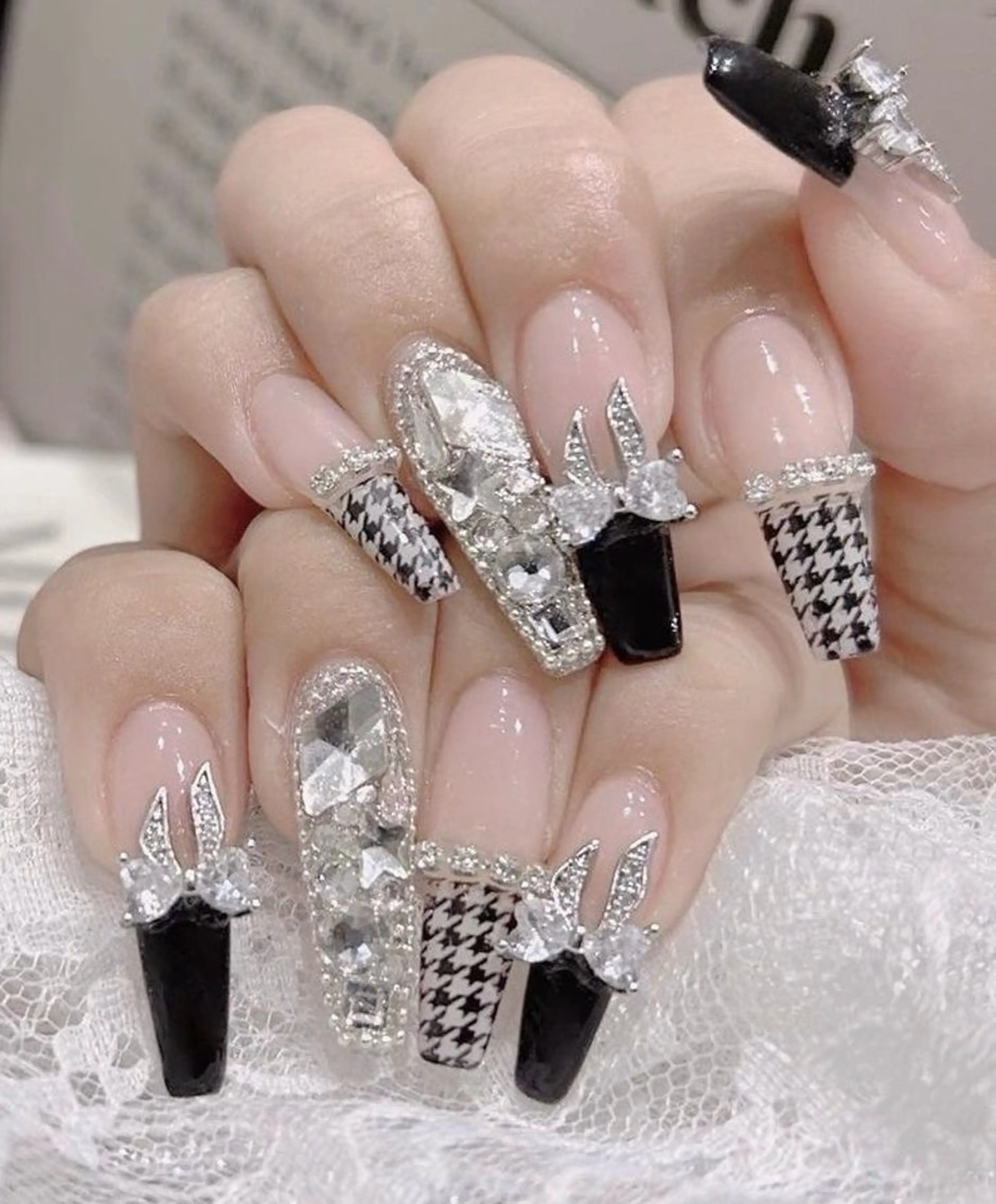 ネイル アートネイル 長さ出し フレンチネイル ジェルネイル キラキラネイル Belle Nail Salonのネイルデザイン