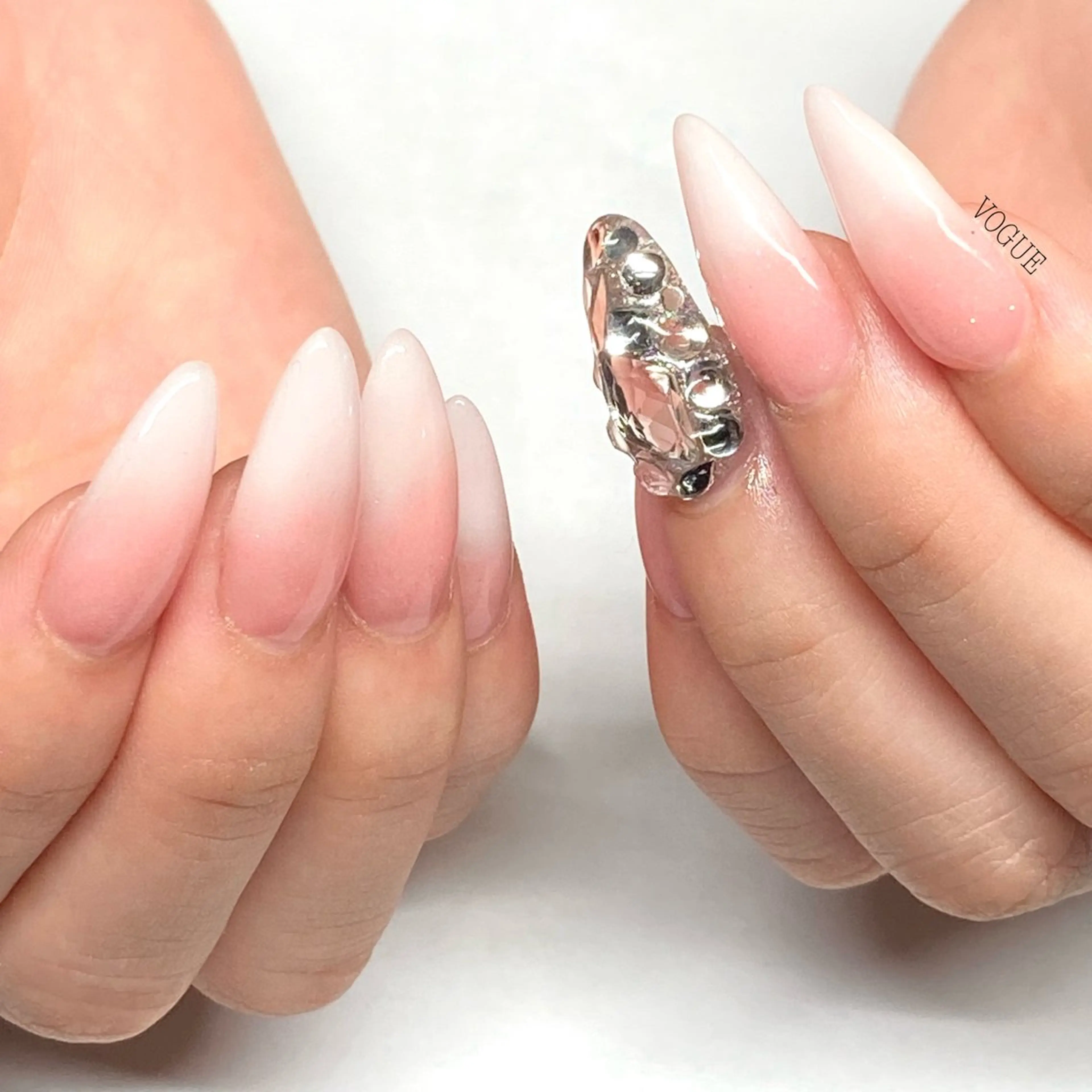 ネイル ハンドネイル VOGUE ×SWANのネイルデザイン