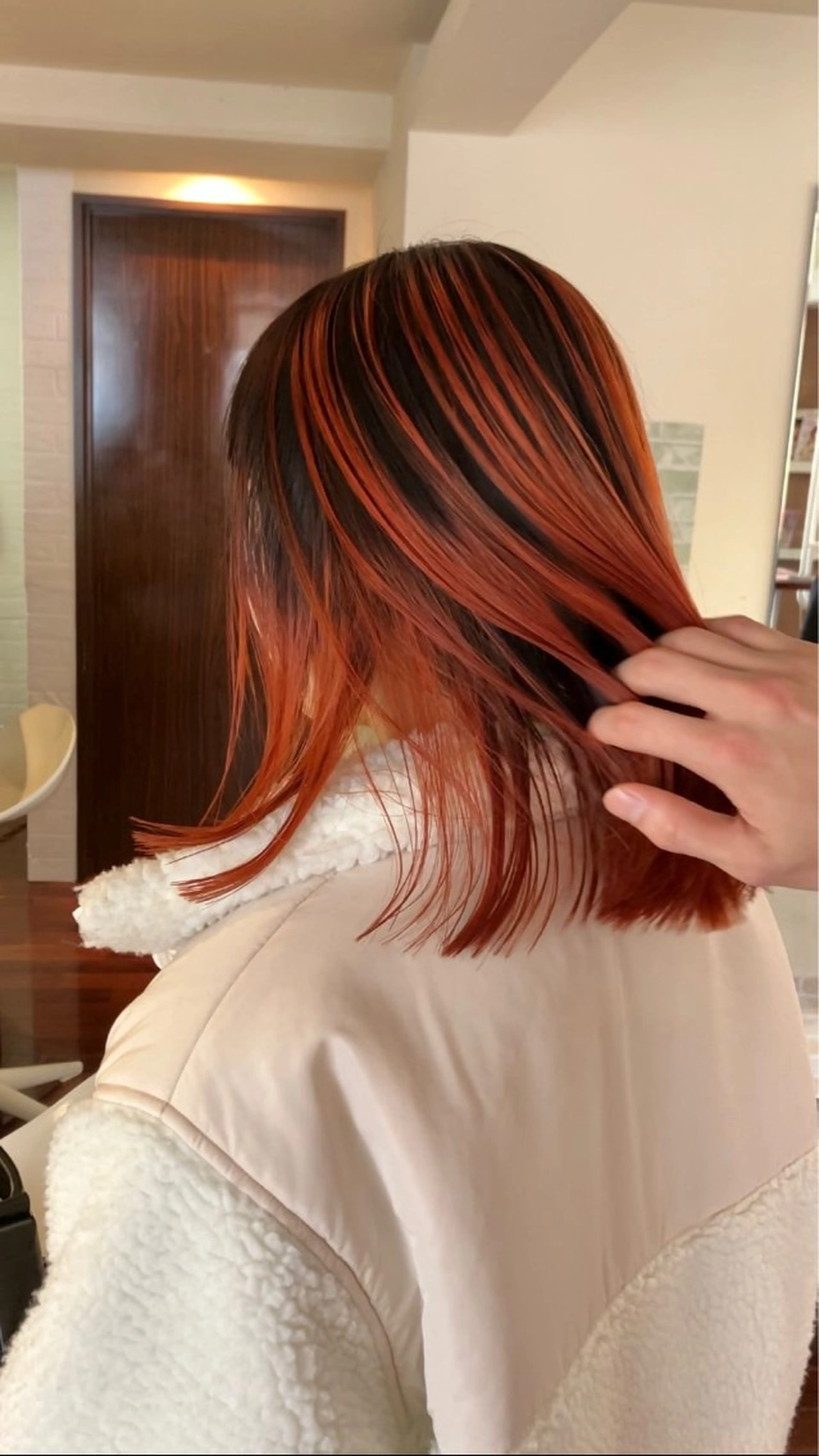 セミロング カラー オレンジ 髪質改善美容師 🪽YOSSYのヘアスタイル