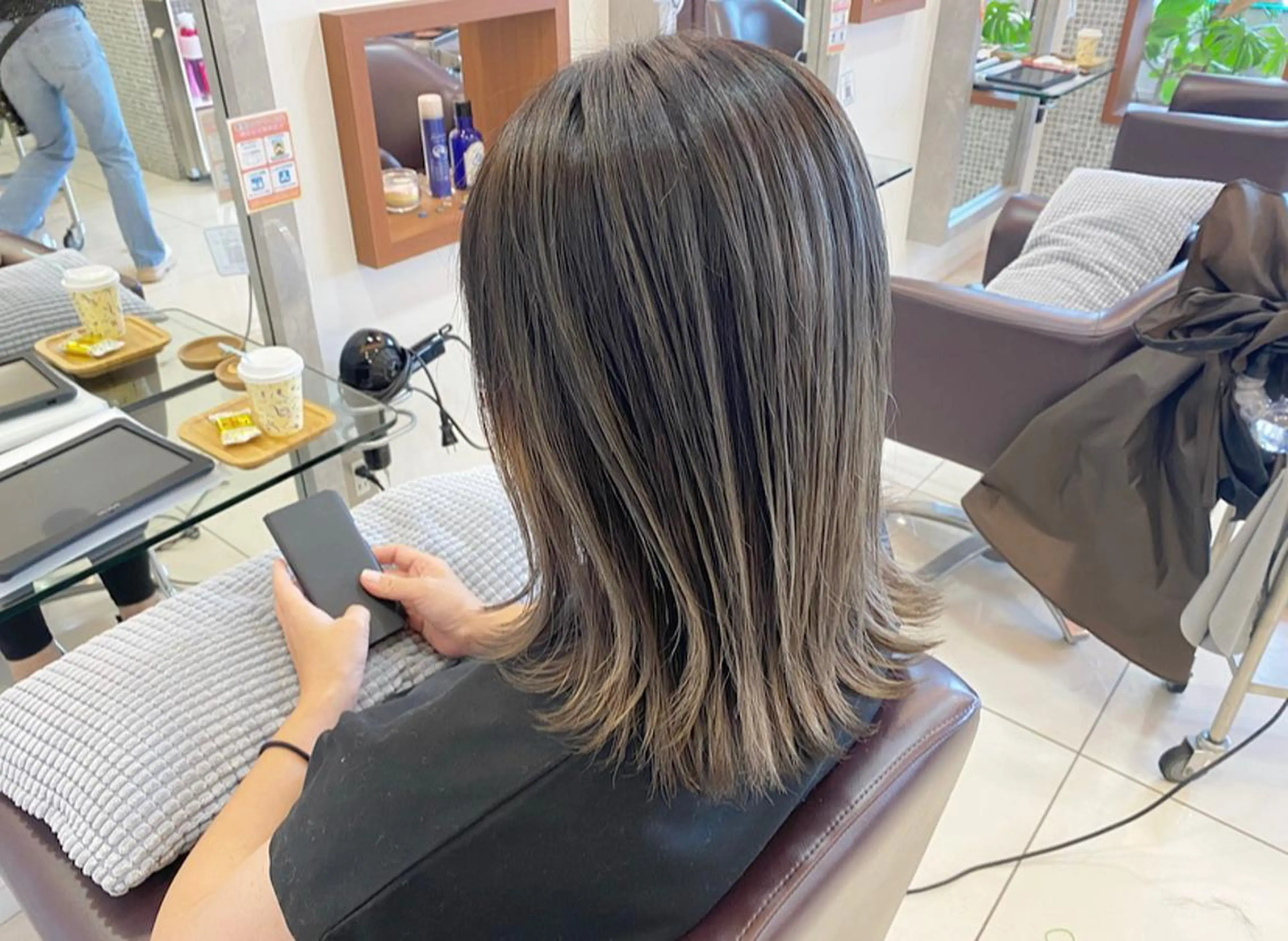 セミロング カラー バレイヤージュ グレージュ レイヤーカット カット ヘアカラー トリートメント 鈴木 翔梧のヘアスタイル