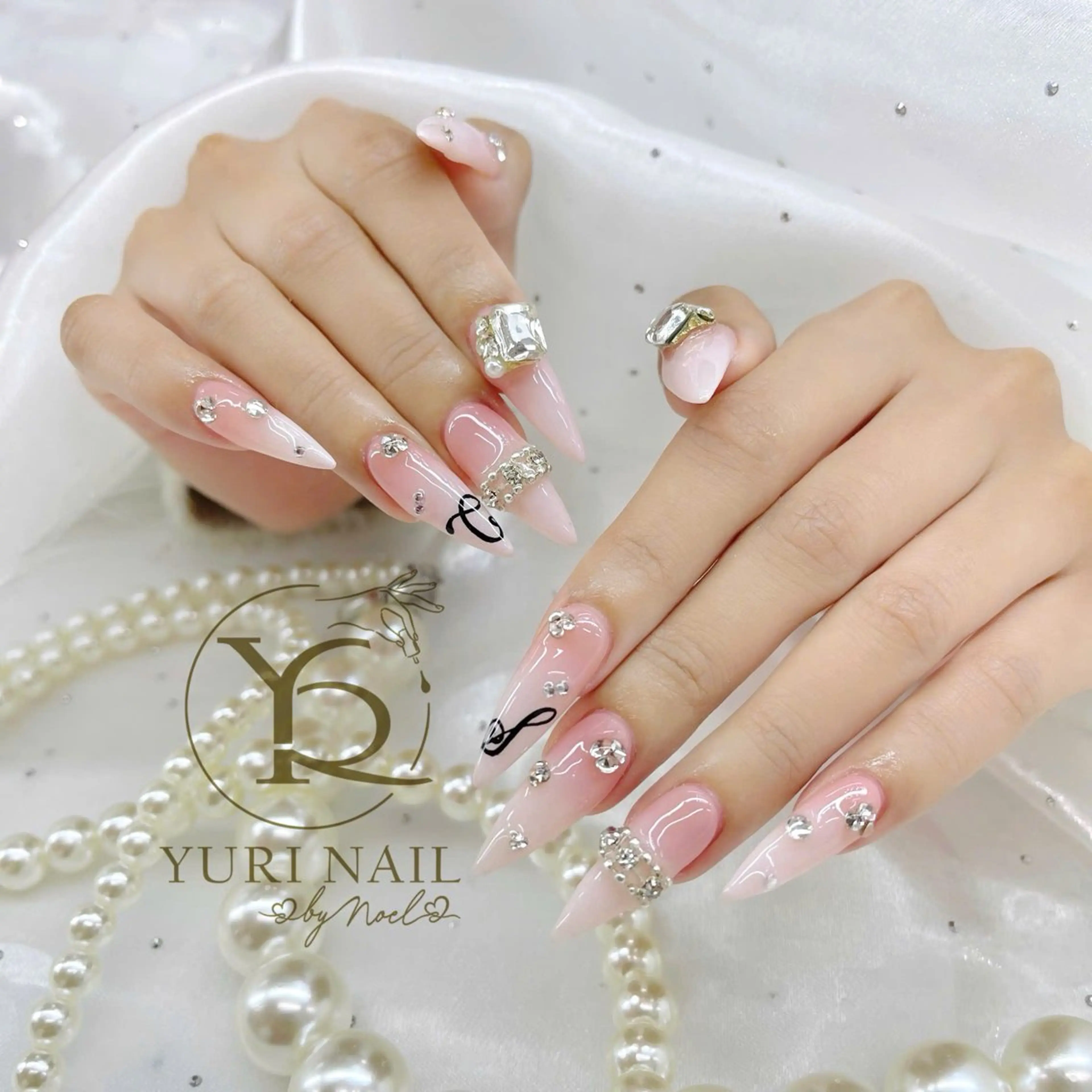 ネイル チークネイル フットネイル フレンチネイル 韓国ネイル マグネットネイル ハンドネイル フットネイル ハンドケア YURI Nail Funabashiのネイルデザイン