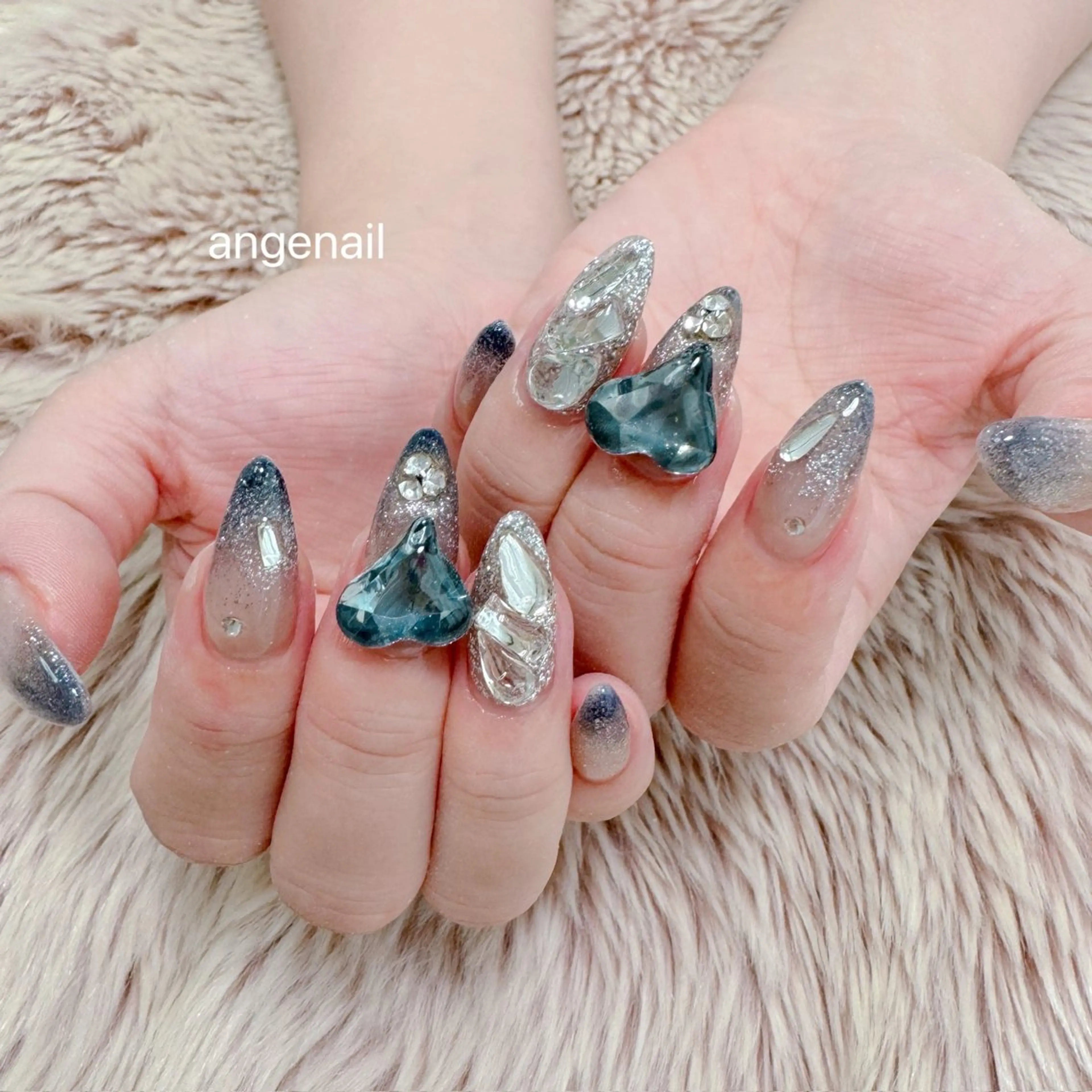 ネイル ハンドネイル オーナーネイリスト MAKIのネイルデザイン