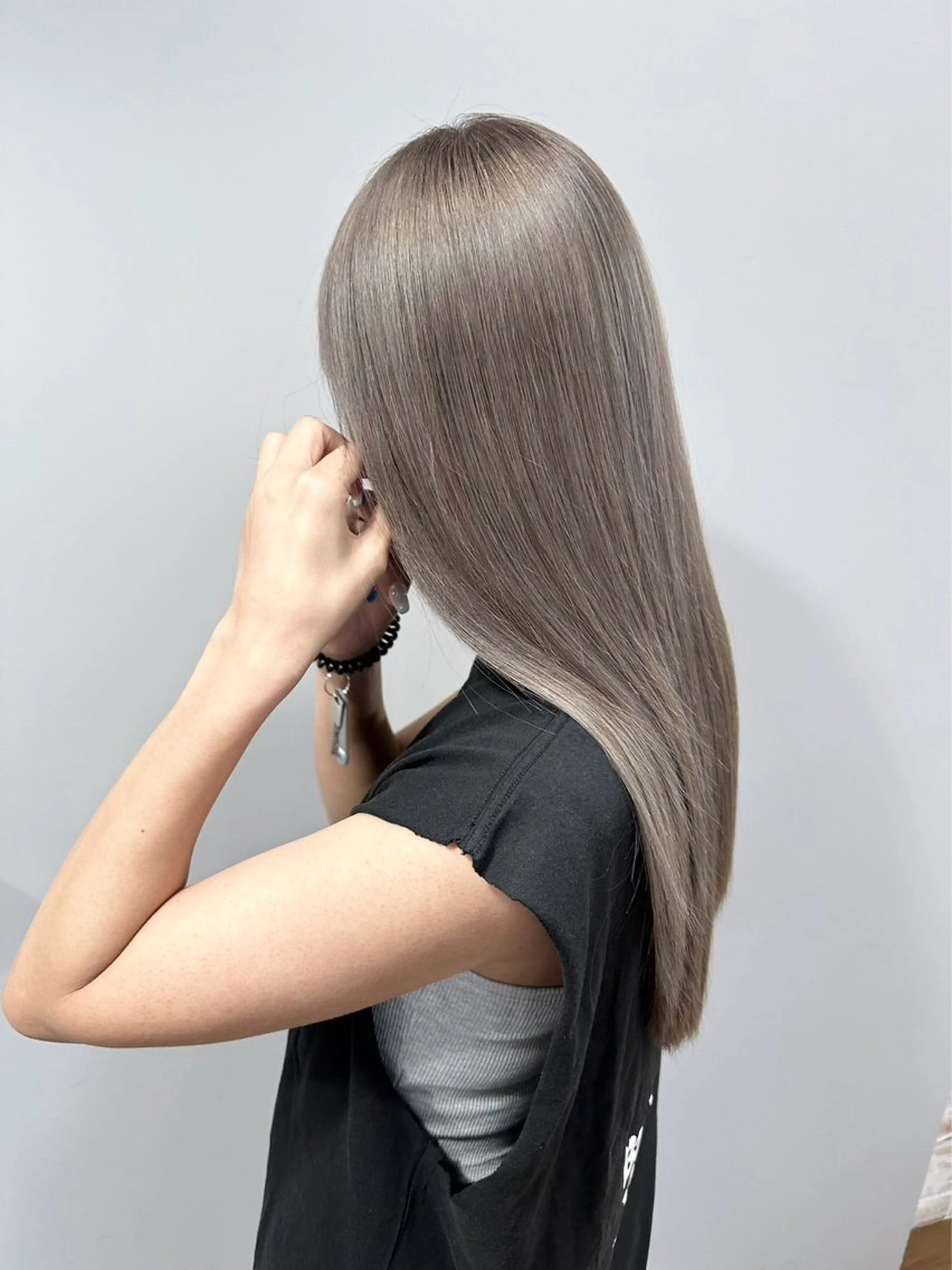 カラー ベージュカラー グレージュ ハイトーンカラー ミルクティーベージュ ミルクティーグレージュ 辻優太/韓国ヘア/メ ンズ/ダウンパーマのヘアスタイル