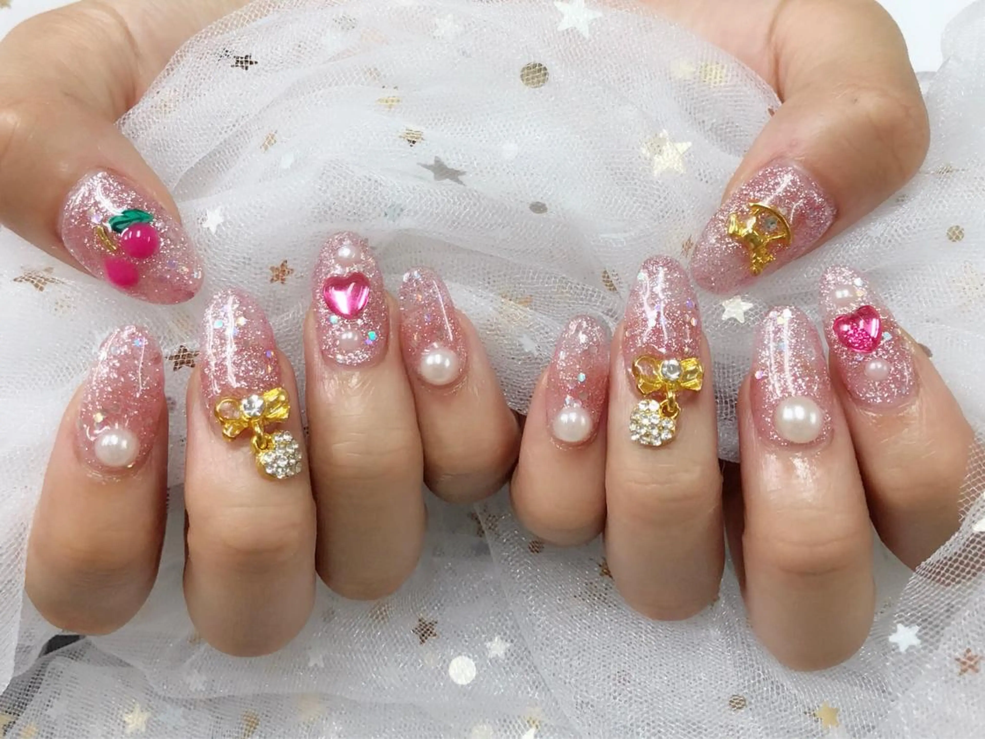 ネイル ストーンネイル 💅ネイル✨ プリンセスのネイルデザイン