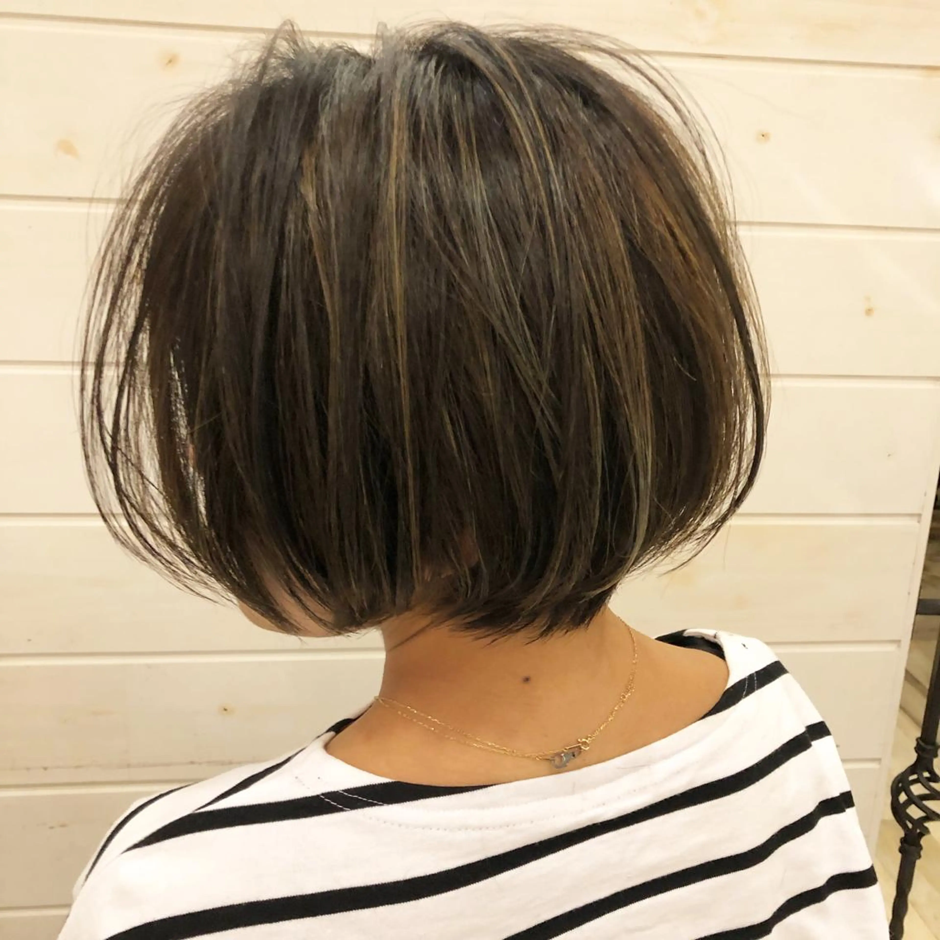 ショート カラー ショートボブ ハイライトカラー ボブ ハイライト ショートヘア 東恩納 誠のヘアスタイル