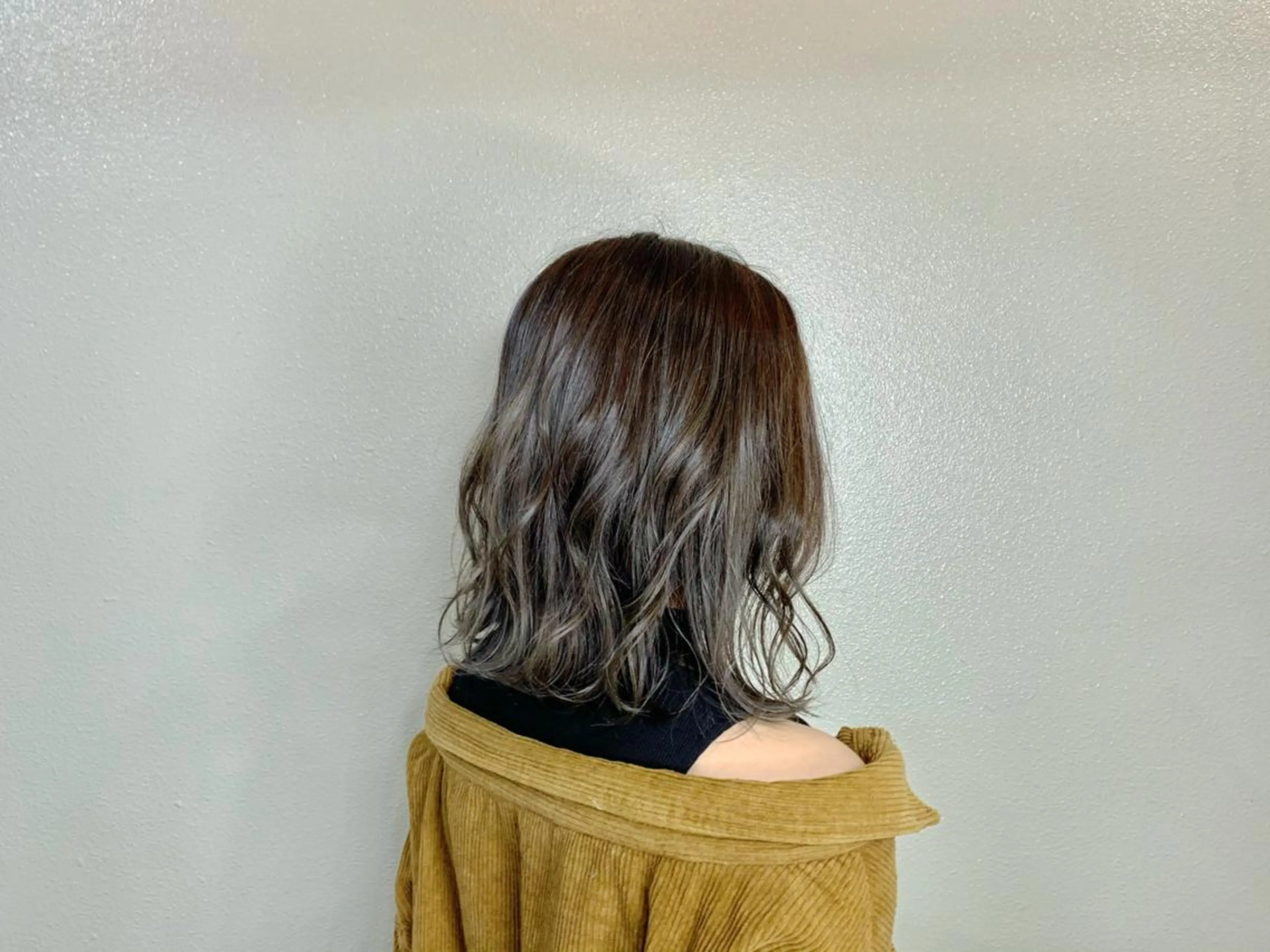 ミディアム カラー ヘアアレンジ キッズ ネイル マツエク・マツパ 切りっぱなしヘアボブ ミディアムヘアRYOのヘアスタイル
