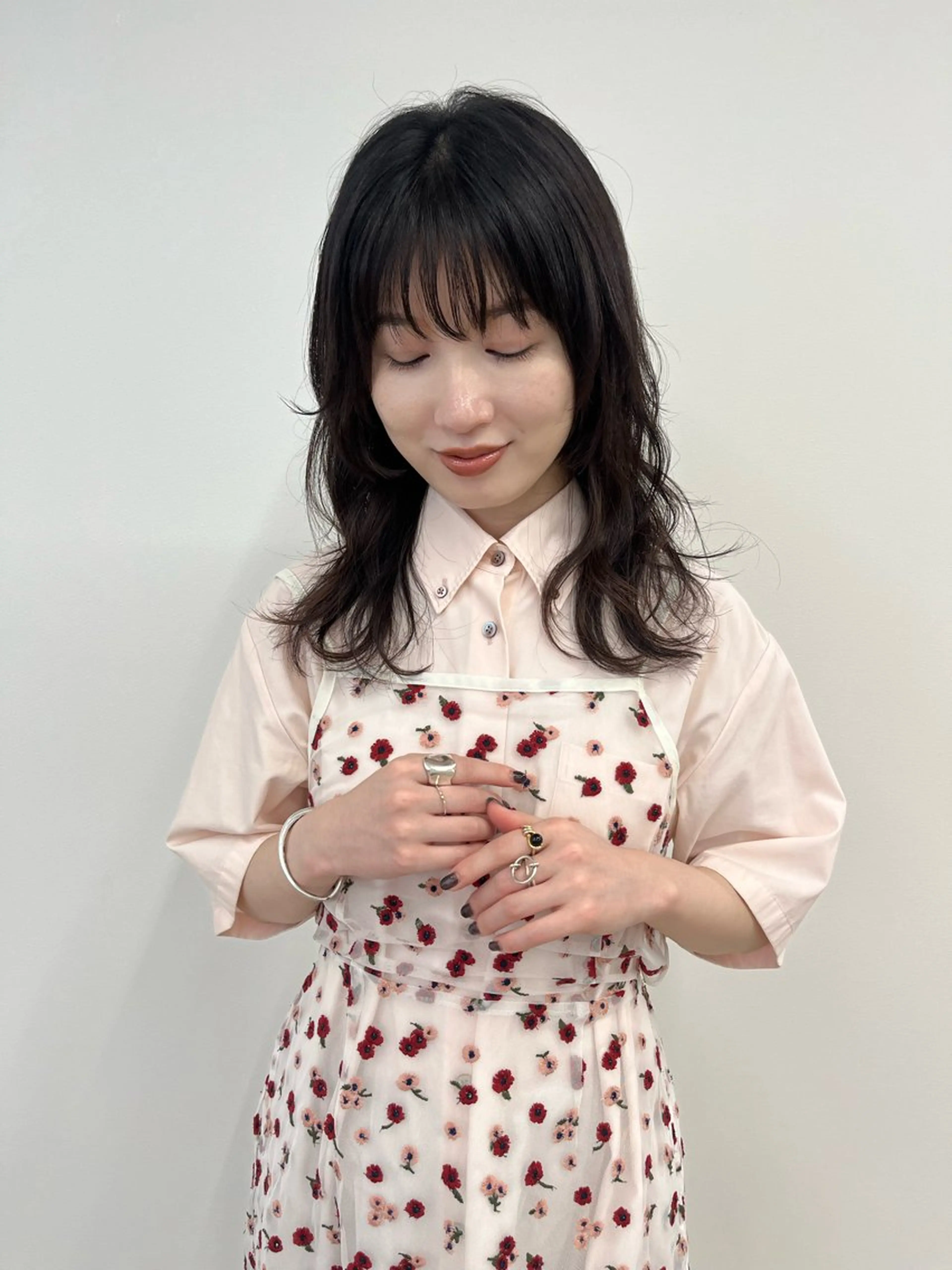 ミディアム カラー ミディアムパーマ ブリーチ 透明感カラー ダブルカラー ハイライトカラー 小顔カット/ 透明感カラー/阪本桃のヘアスタイル