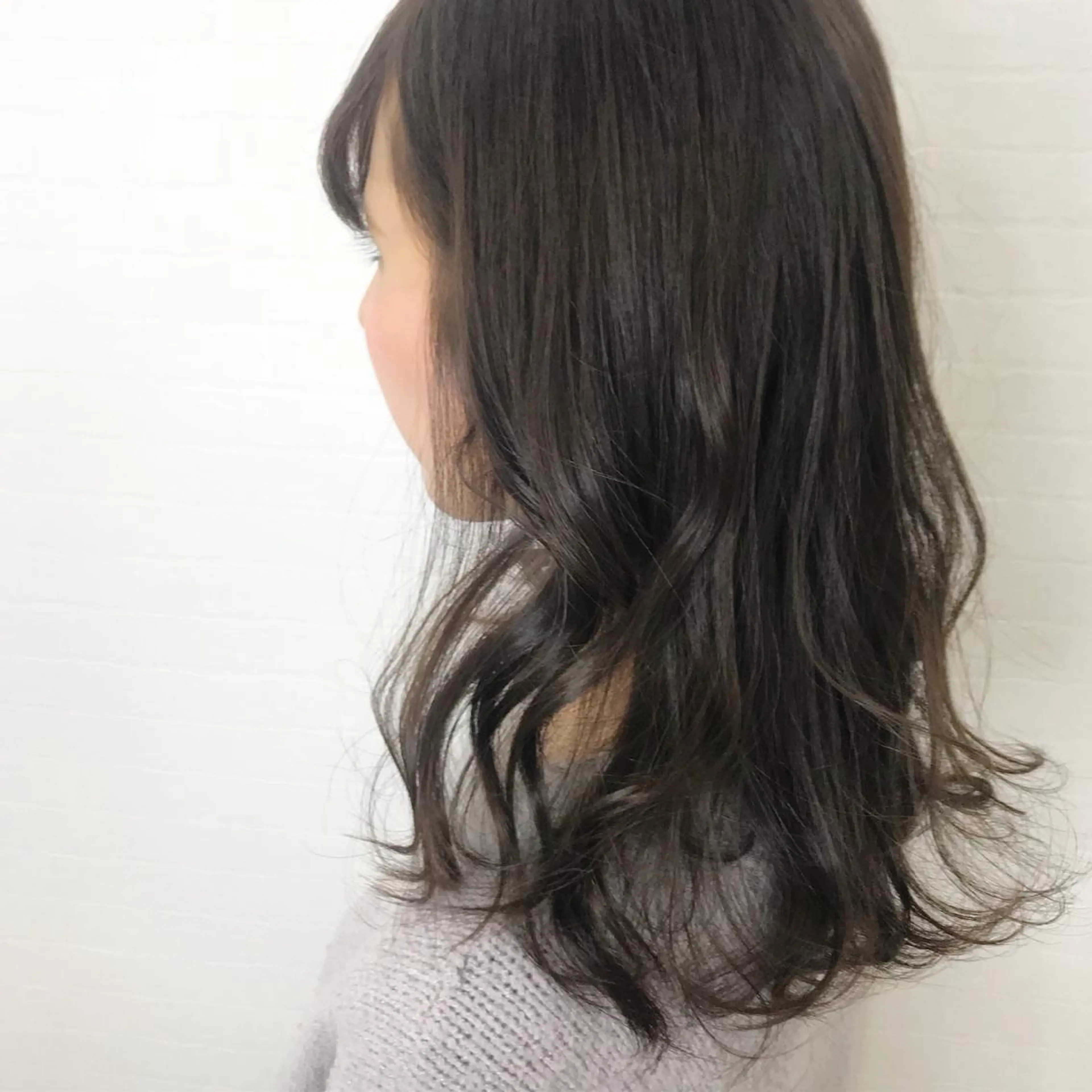 ロング カラー オリーブ/アッシュ やわらか透明感カラーのヘアスタイル