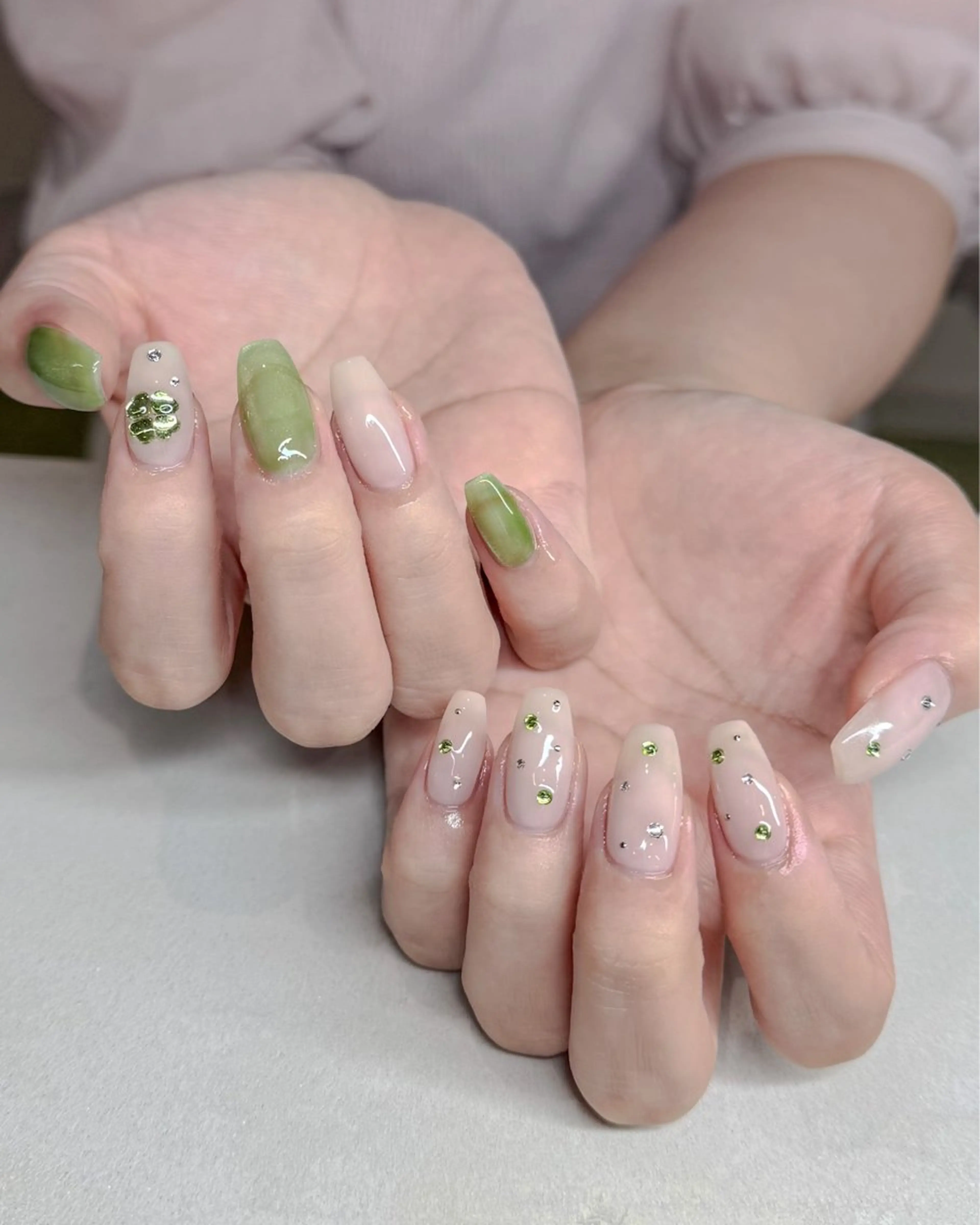 ネイル ストーンネイル num-fi Aiのネイルデザイン