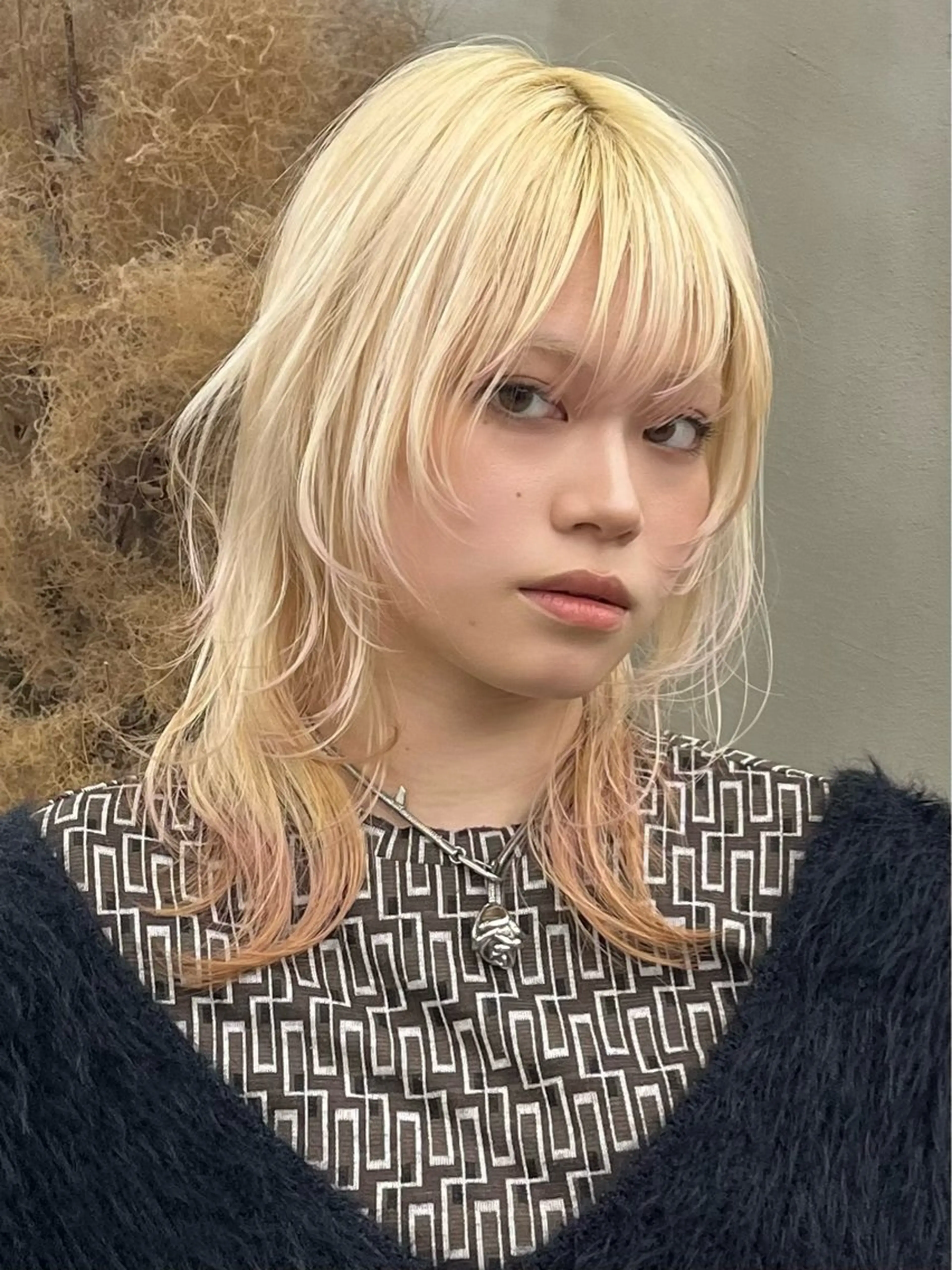 セミロング カラー ヘアカラー イツク ⚡️ ルーツ/ハイトーンのヘアスタイル