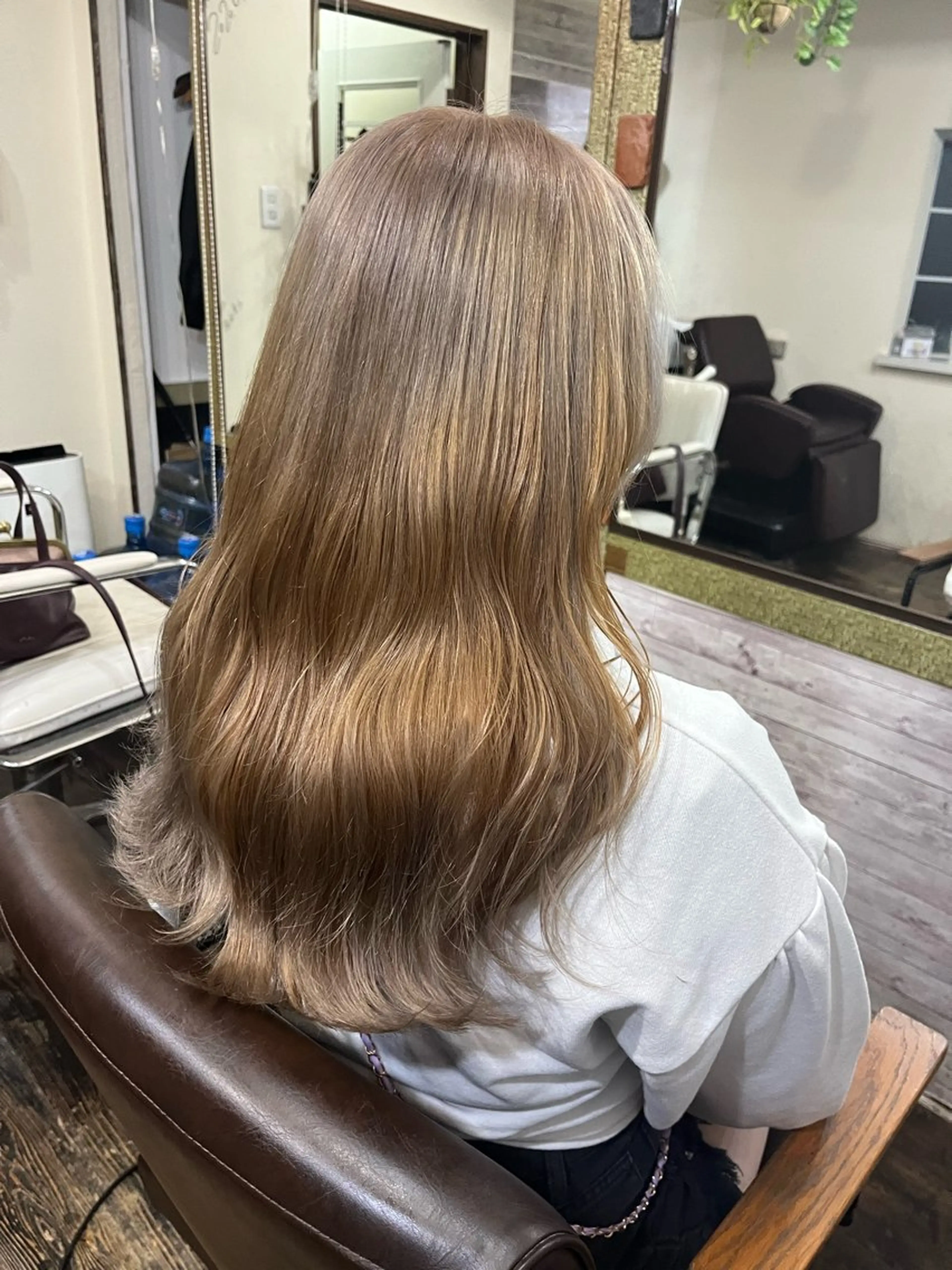 ミディアム カラー ブリーチ ダブルカラー ヘアカラー 渡辺 健太のヘアスタイル