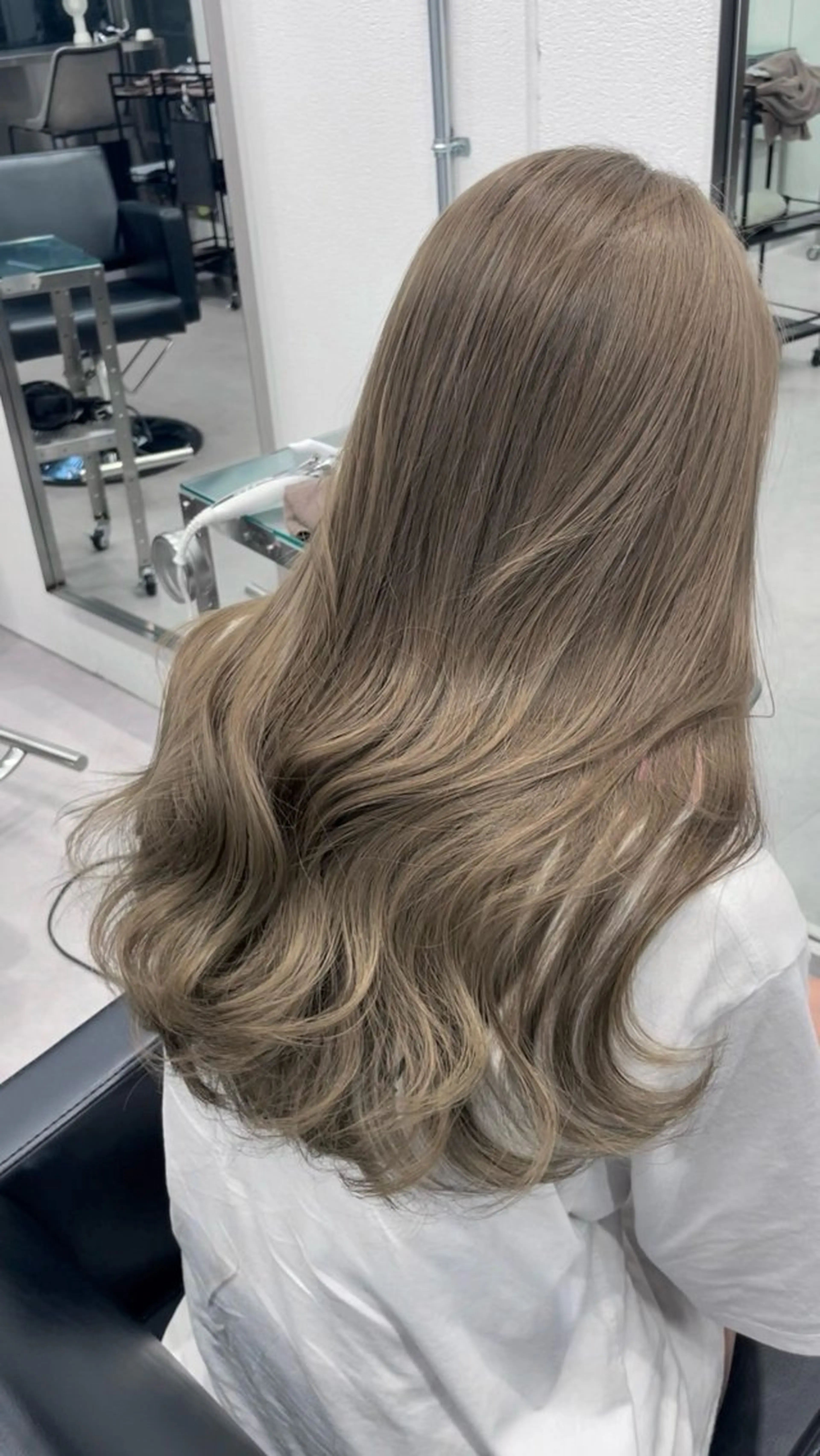 カラー Bond Story fleek所属・渡辺 麻衣のヘアスタイル