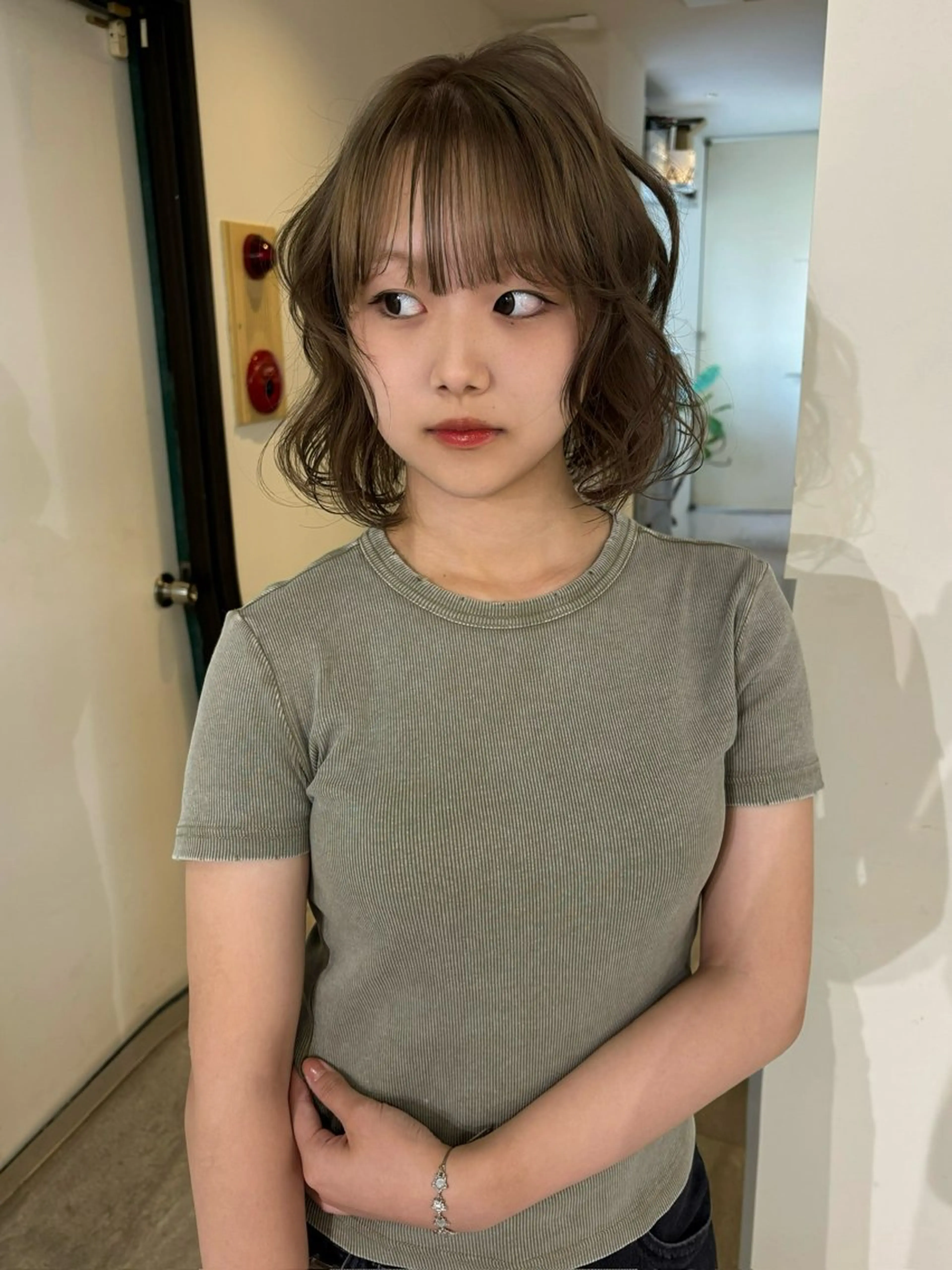 カラー 透明感カラー グレージュ オリーブグレージュ オリーブグレー rinka/暖色 ボブカットモデルのヘアスタイル