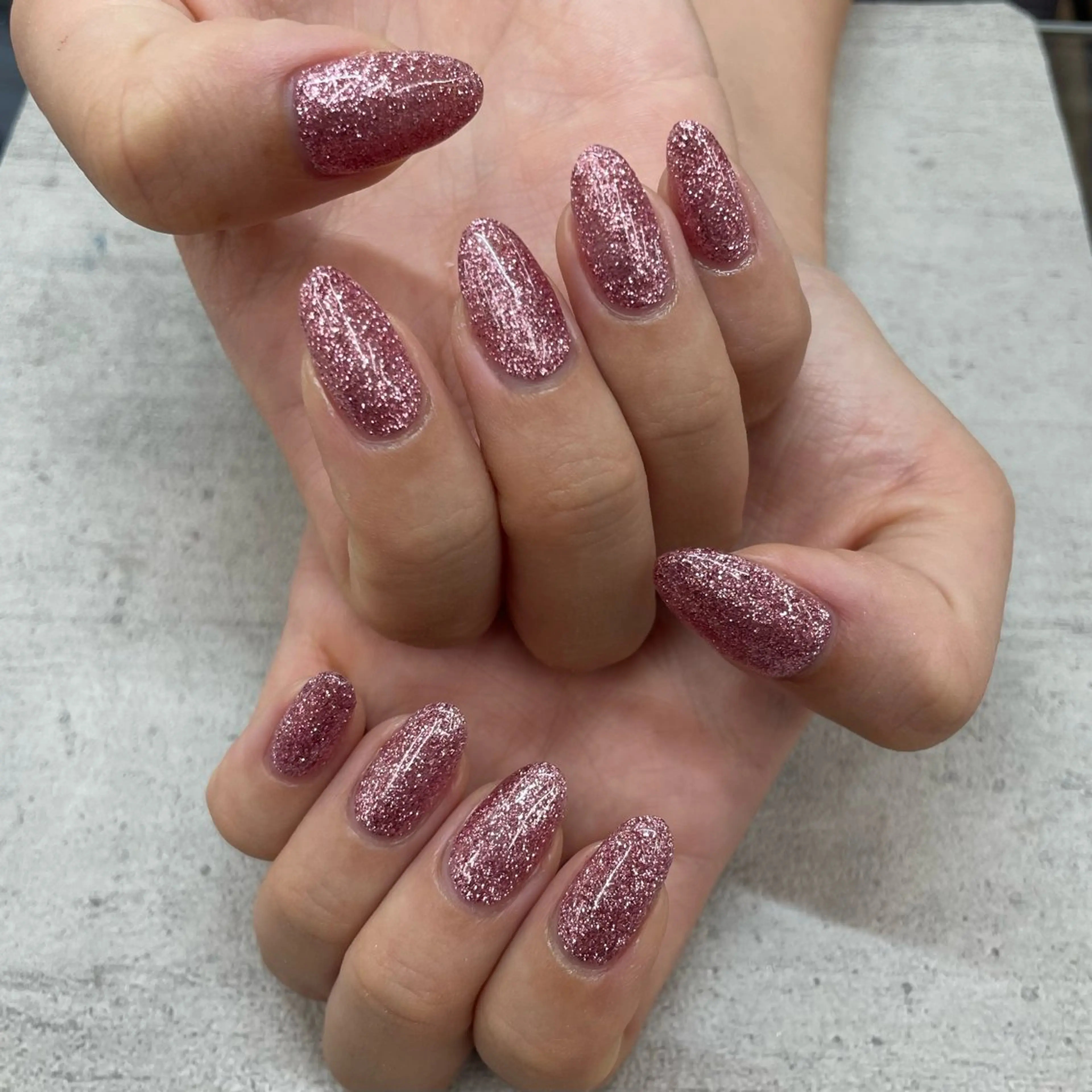 ネイル キラキラネイル ラメ(グリッター) ワンカラーネイル ピンク MAXKELLY EMIのネイルデザイン