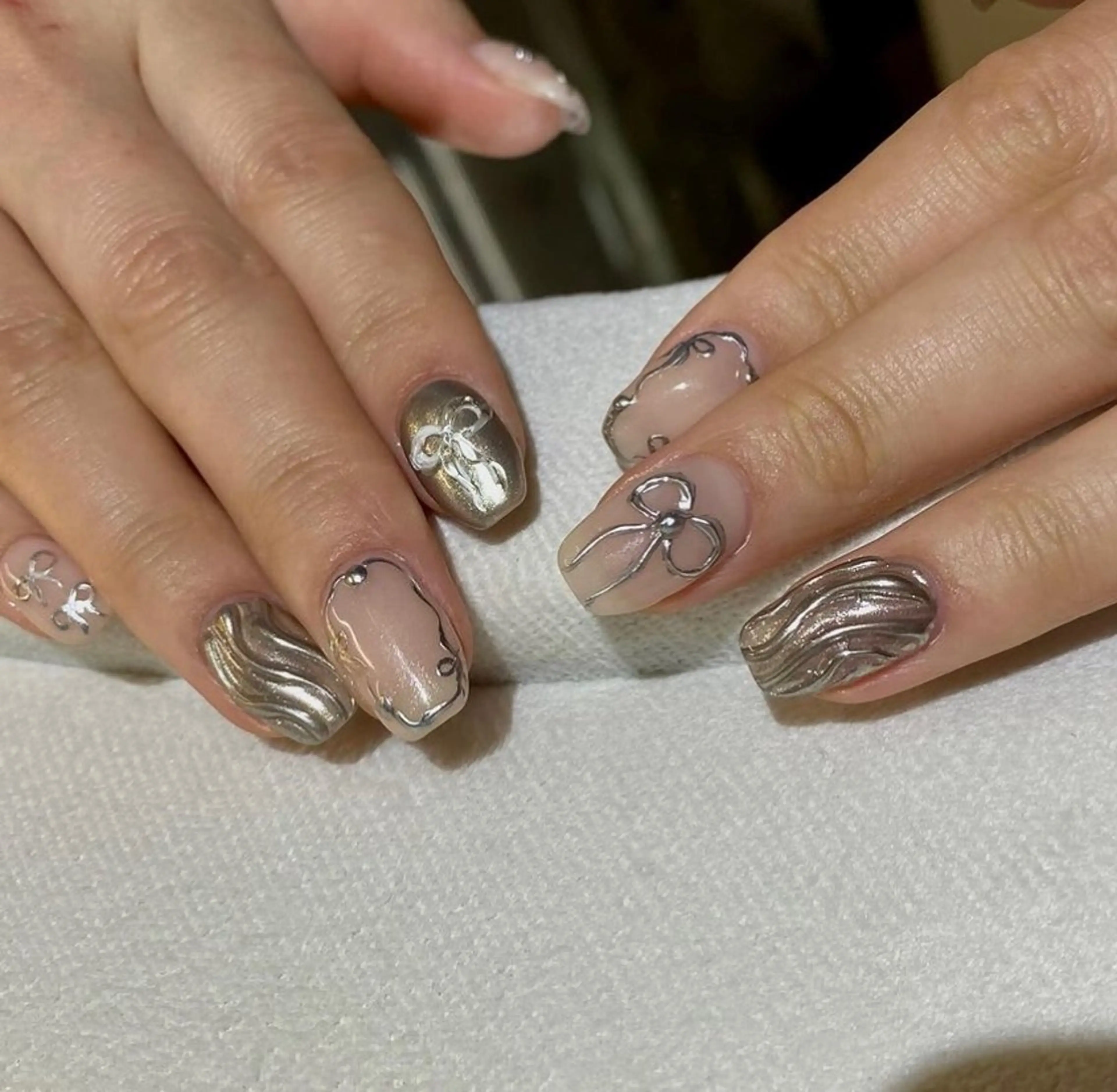 ネイル ミラーネイル ストーンネイル オトク ネイルのネイルデザイン