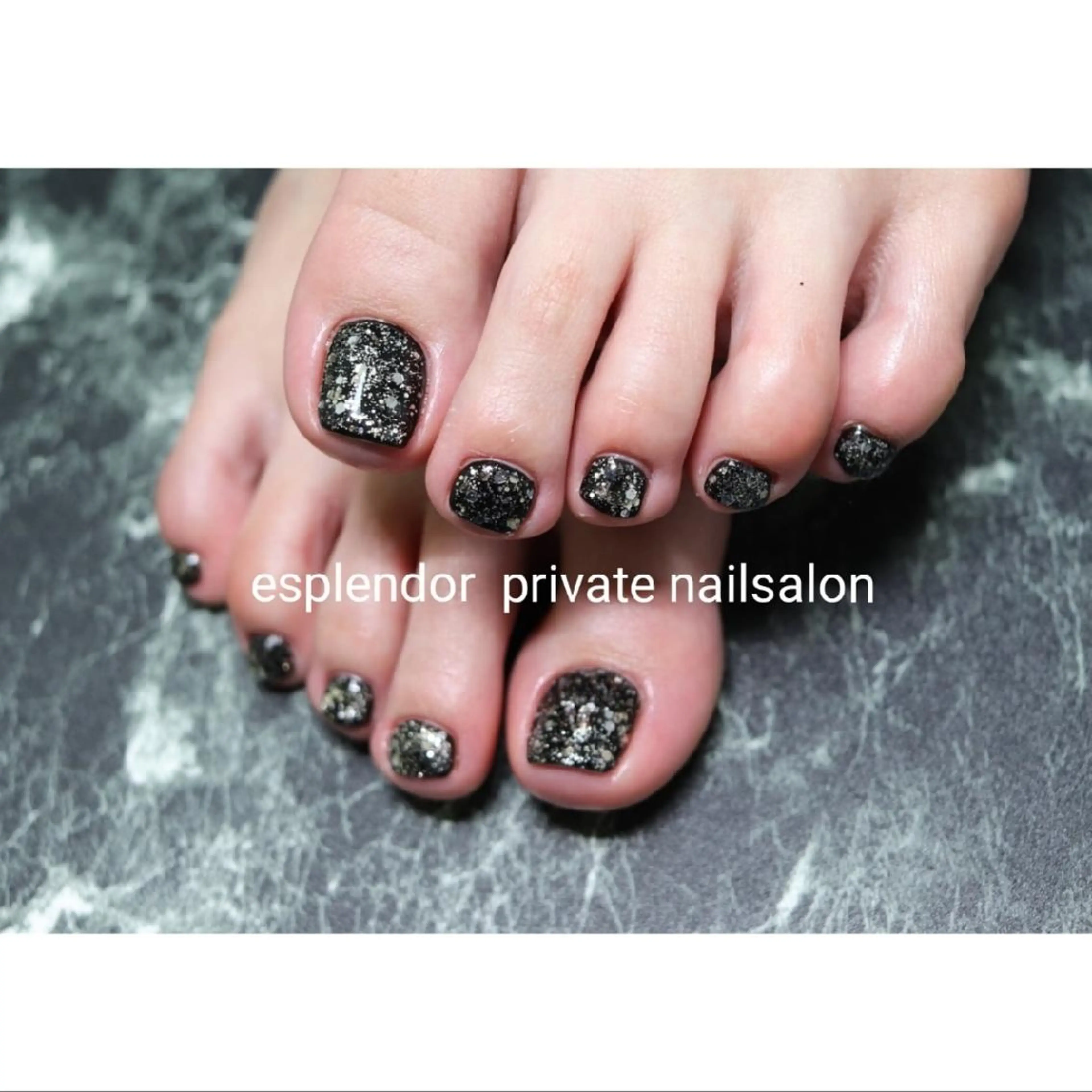ネイル フットネイル キラキラネイル ラメ(グリッター) ワンカラーネイル フットネイル esplendor  エスプレンドル所属・esplendor  小野寺のネイルデザイン
